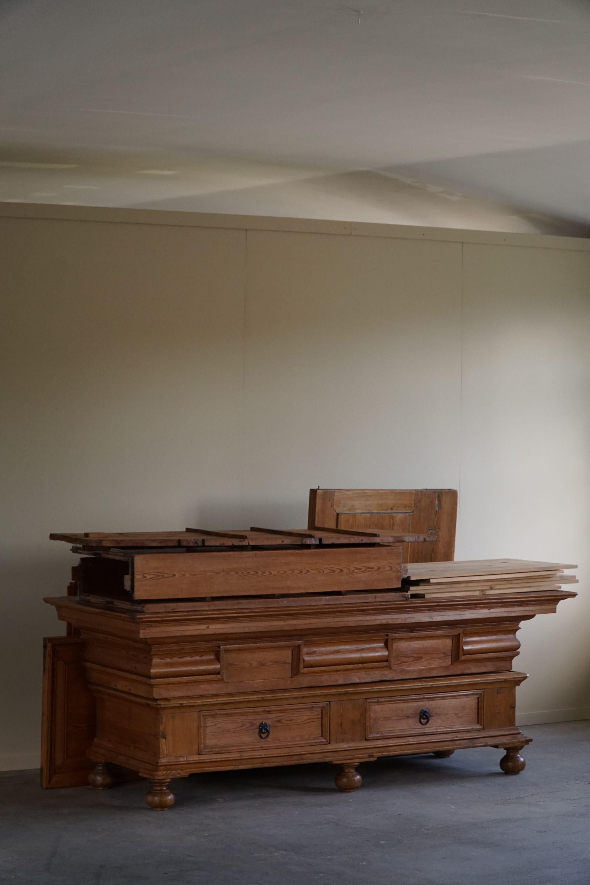 Antique Cabinet in Solid Pine, Provenance 