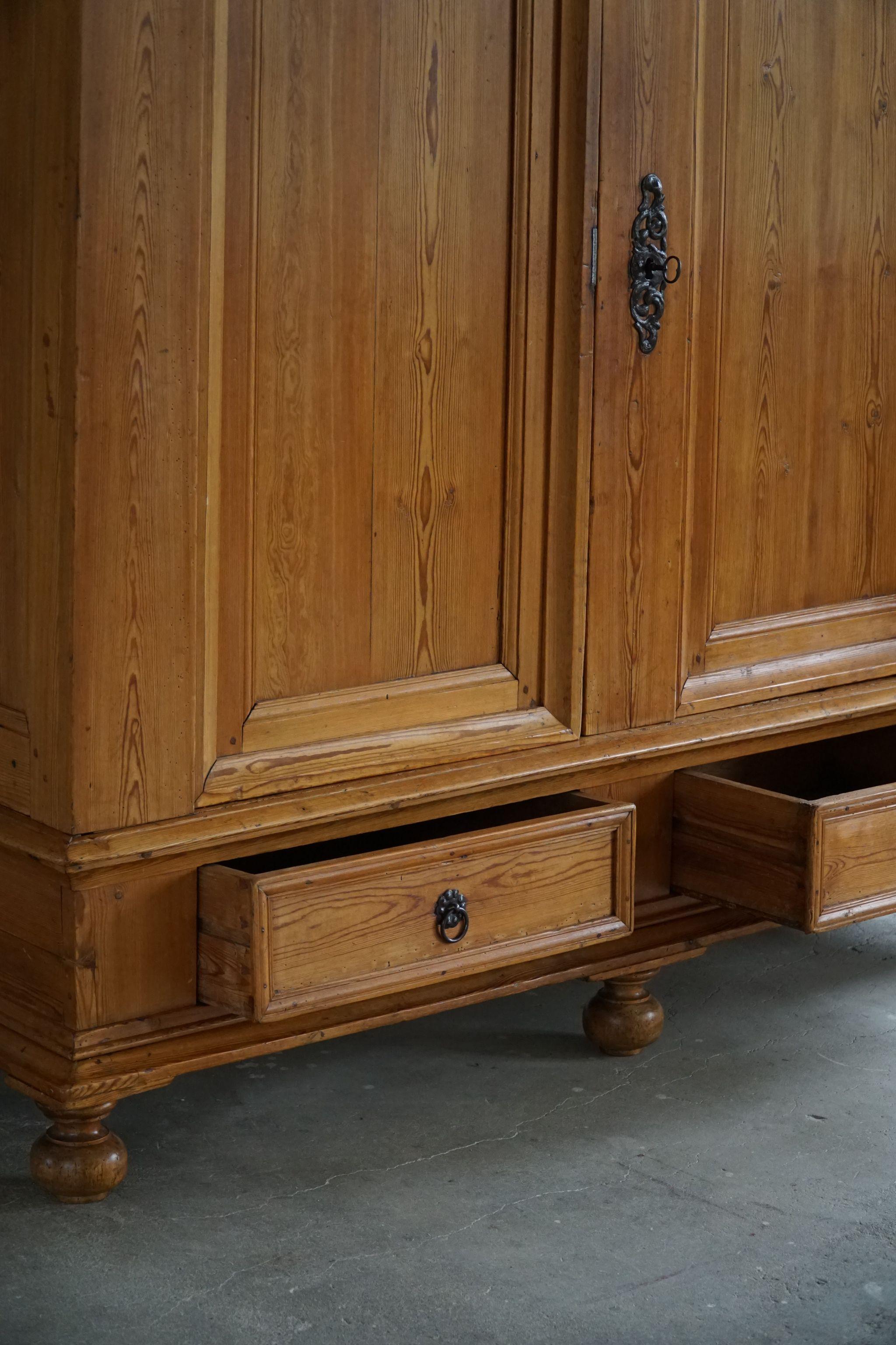 Antique Cabinet in Solid Pine, Provenance 