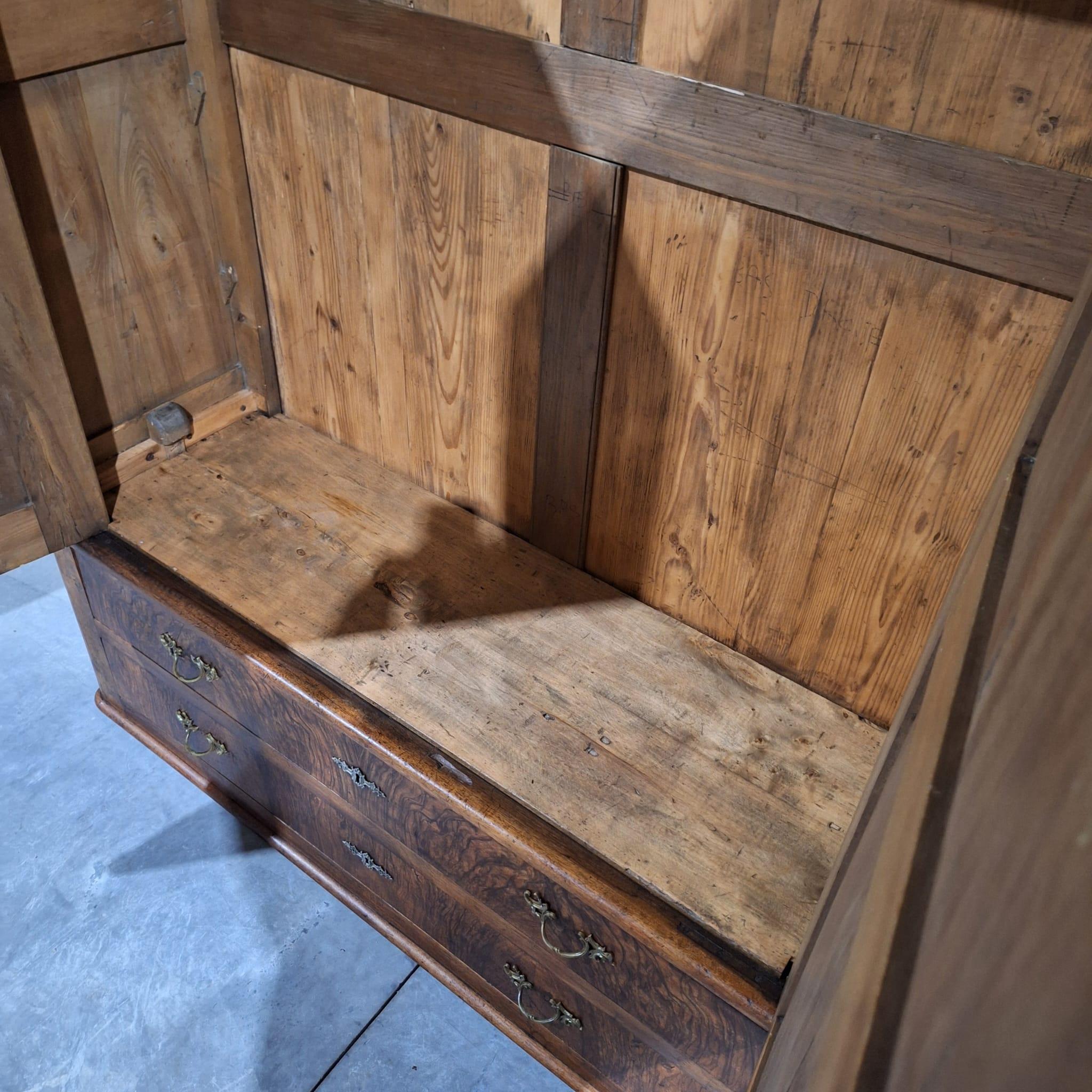 Antiker Schrank  Louis Philippe um 1830  Walnuss im Zustand „Gut“ im Angebot in Würzburg, DE