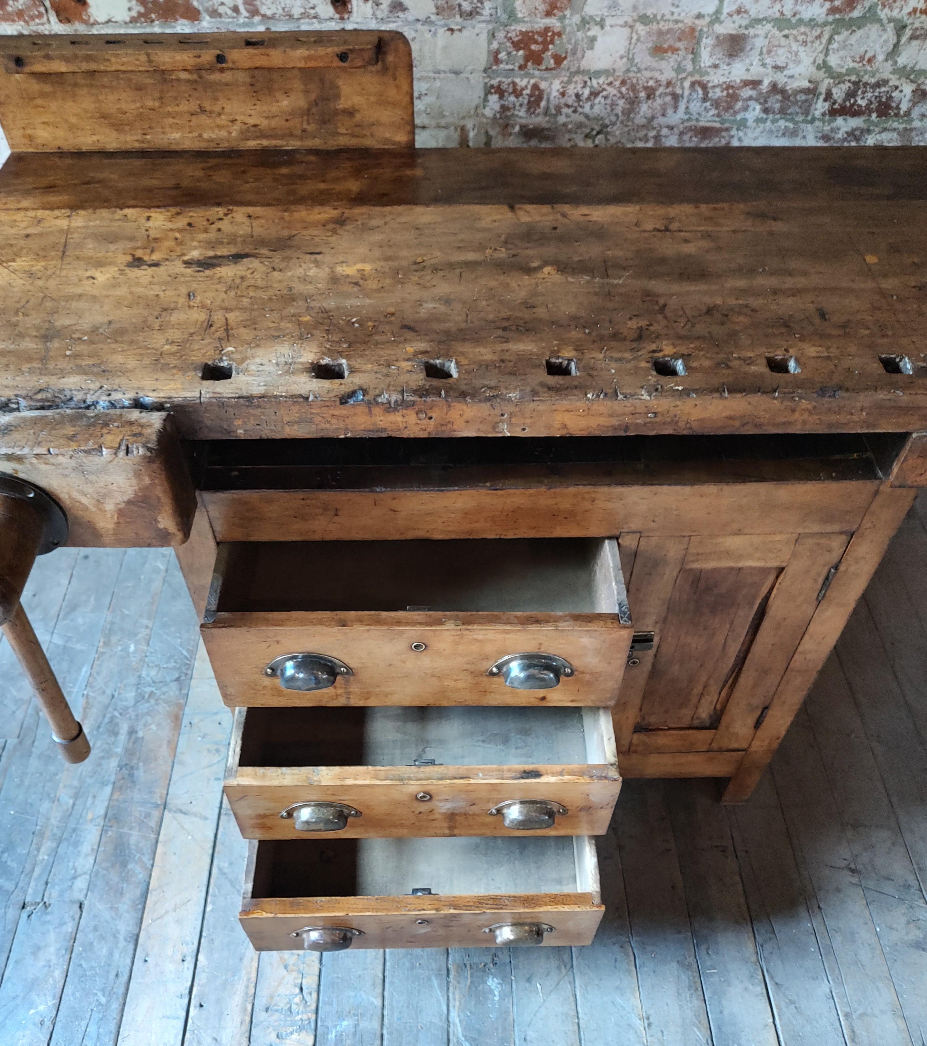 Antique Cabinet Maker's Workbench In Good Condition In Oakville, CT