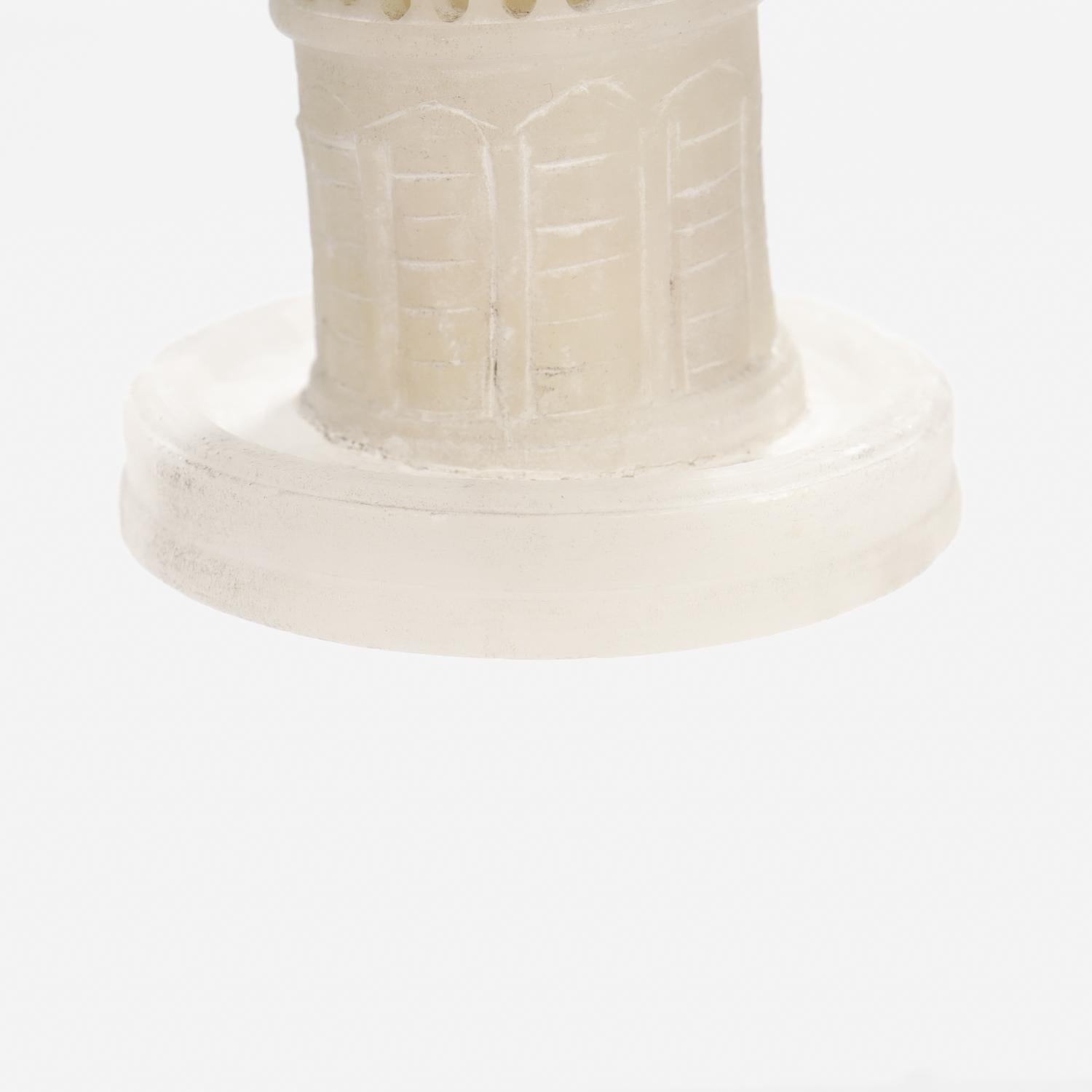 Escultura antigua de alabastro Gran Tour de la Torre Inclinada de Pisa, tamaño armario en venta 9