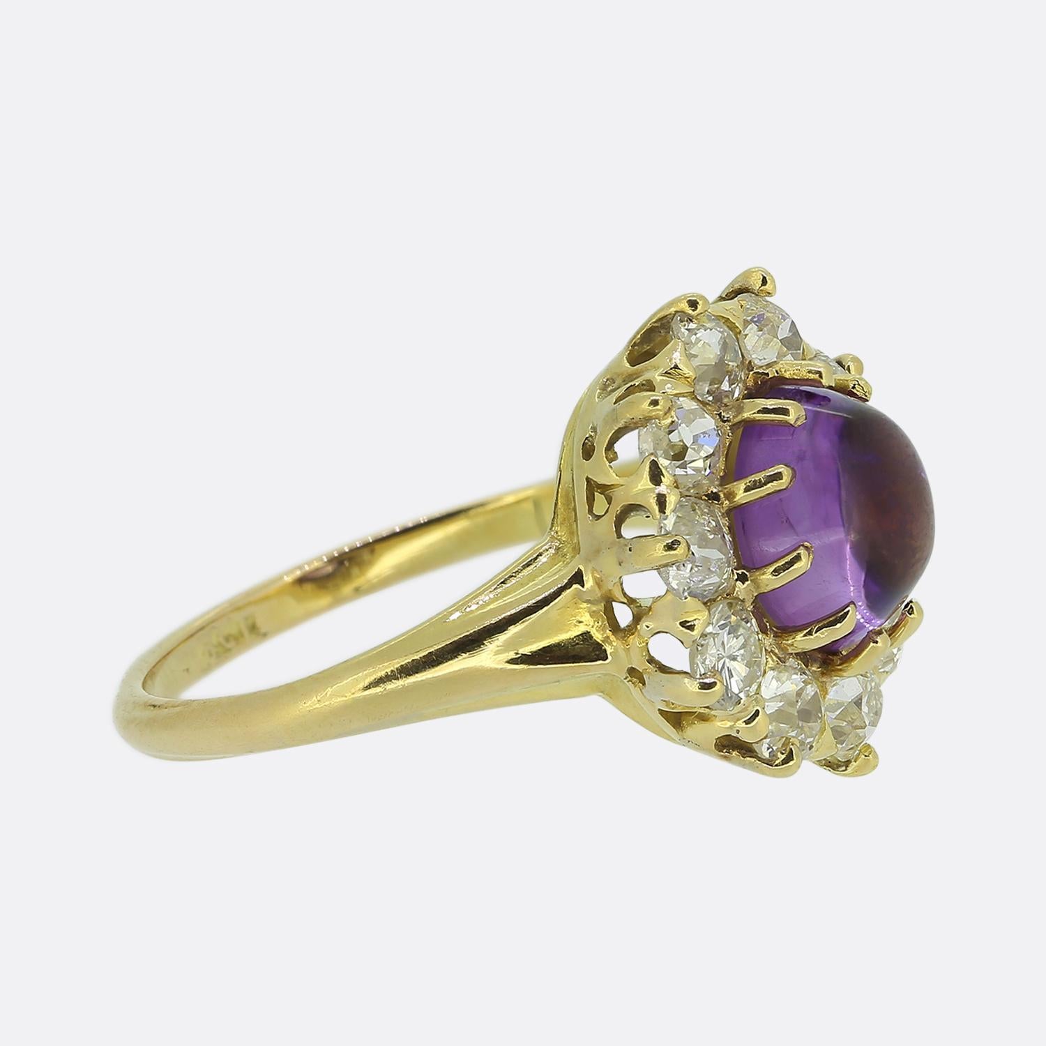 Antique Cabochon Amethyst and Diamond Cluster Ring Cabujón en venta