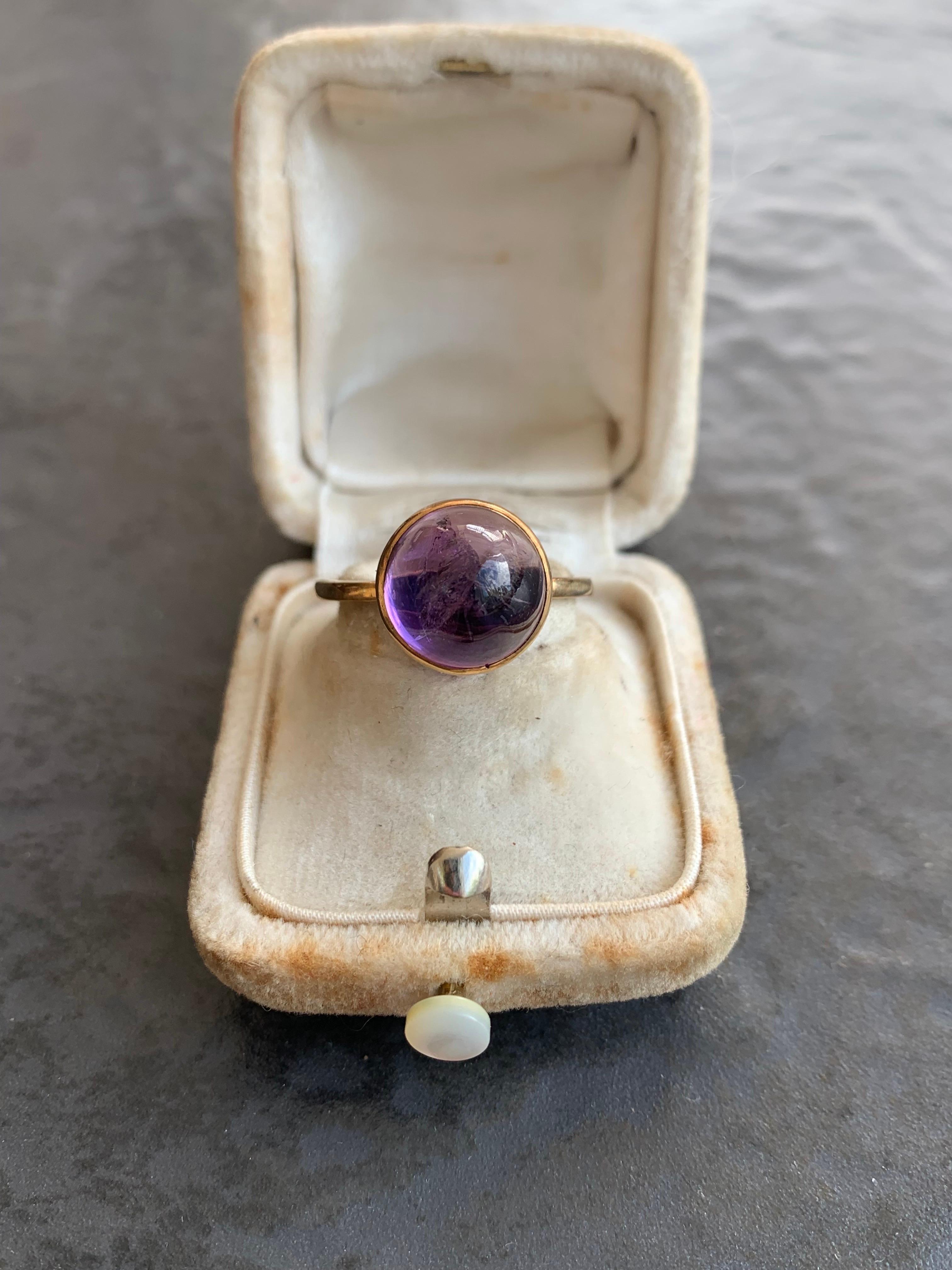 Art Deco Antique Cabochon Amethyst Cocktail Ring in 9ct Yellow Gold