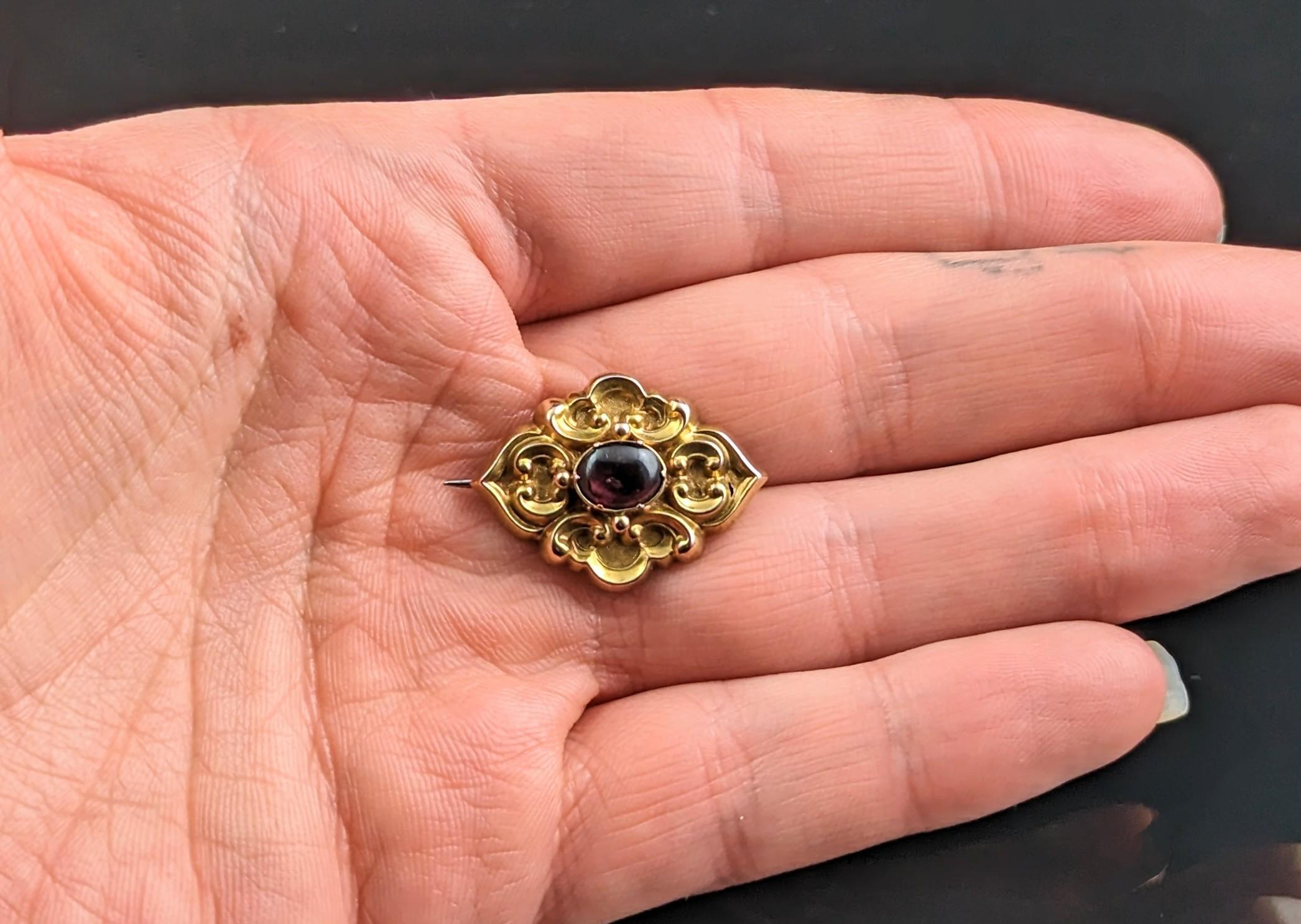 Women's Antique cabochon Garnet Mourning brooch, 15k gold, Victorian  For Sale