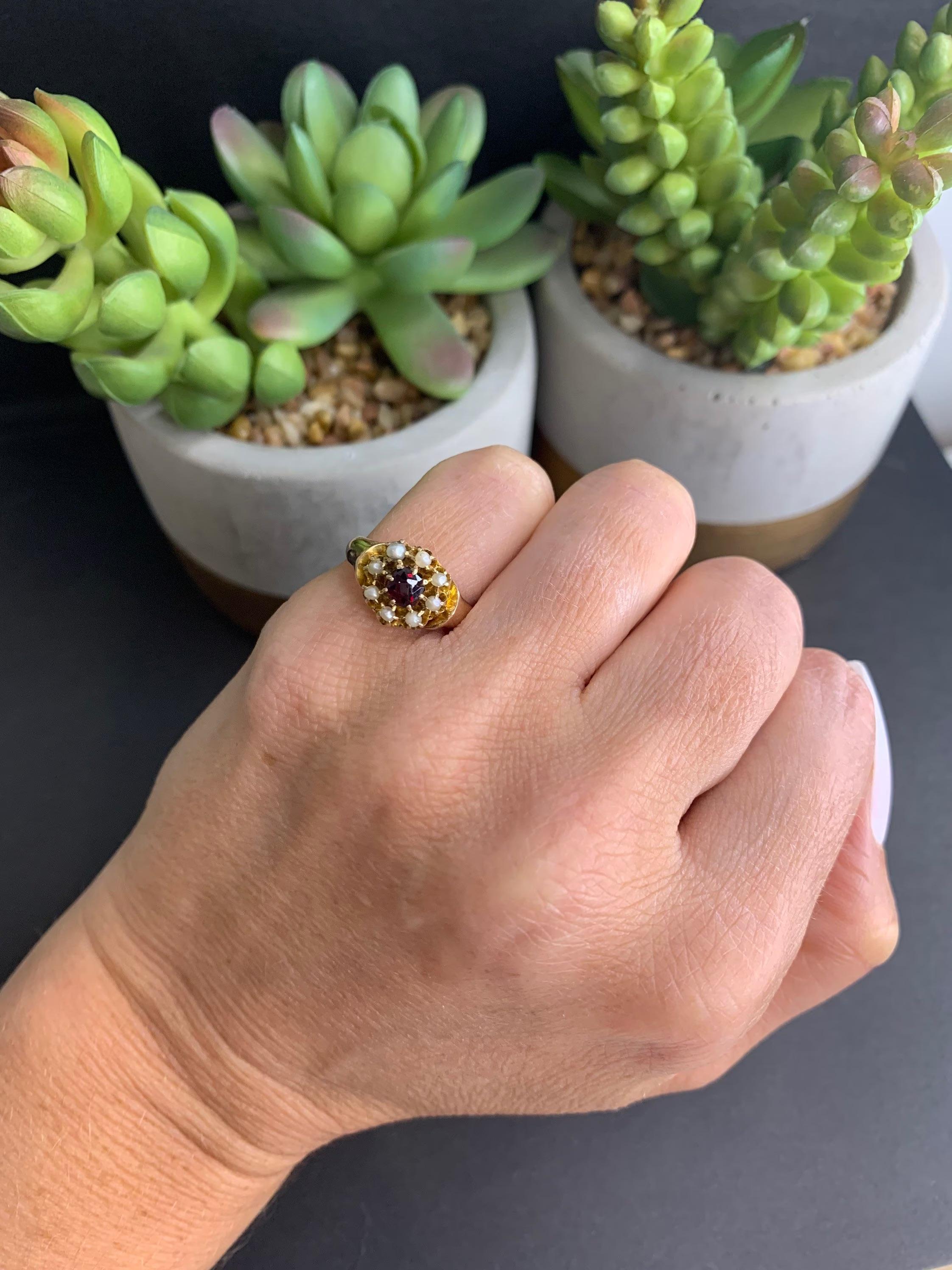 Cabochon Garnet & Seed Pearl Daisy Ring 

9ct Gold 

Circa 1920’s

Gorgeous Daisy Style Ring with A Cabochon Garnet Centre & Seed Pearl Petals

Makes a Fabulous Pinky Ring 

UK Size J

US Size 5

Can be resized using our resizing service,
please
