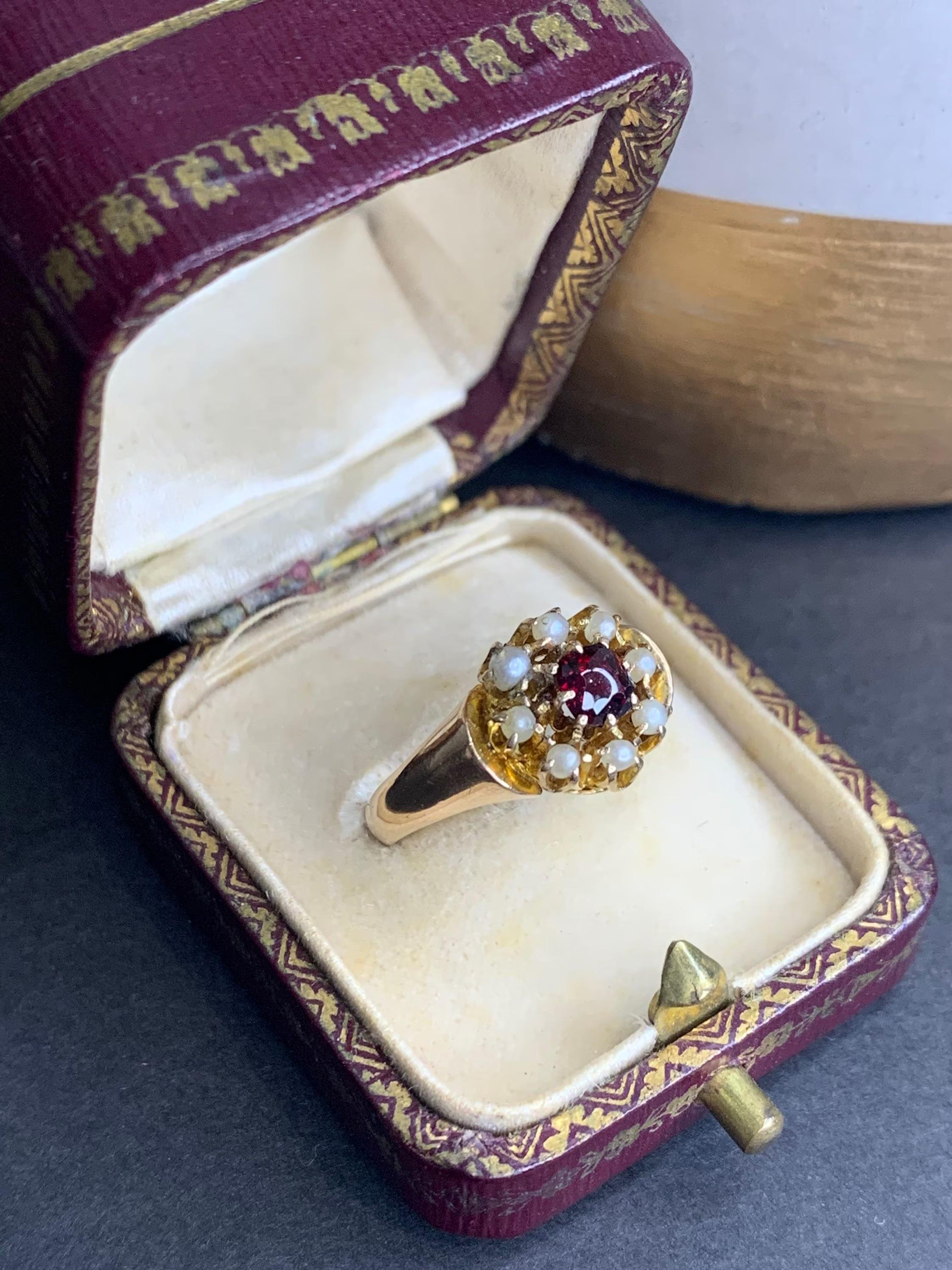 Antique Cabochon Garnet & Seed Pearl Daisy Ring In Good Condition For Sale In Brighton, GB