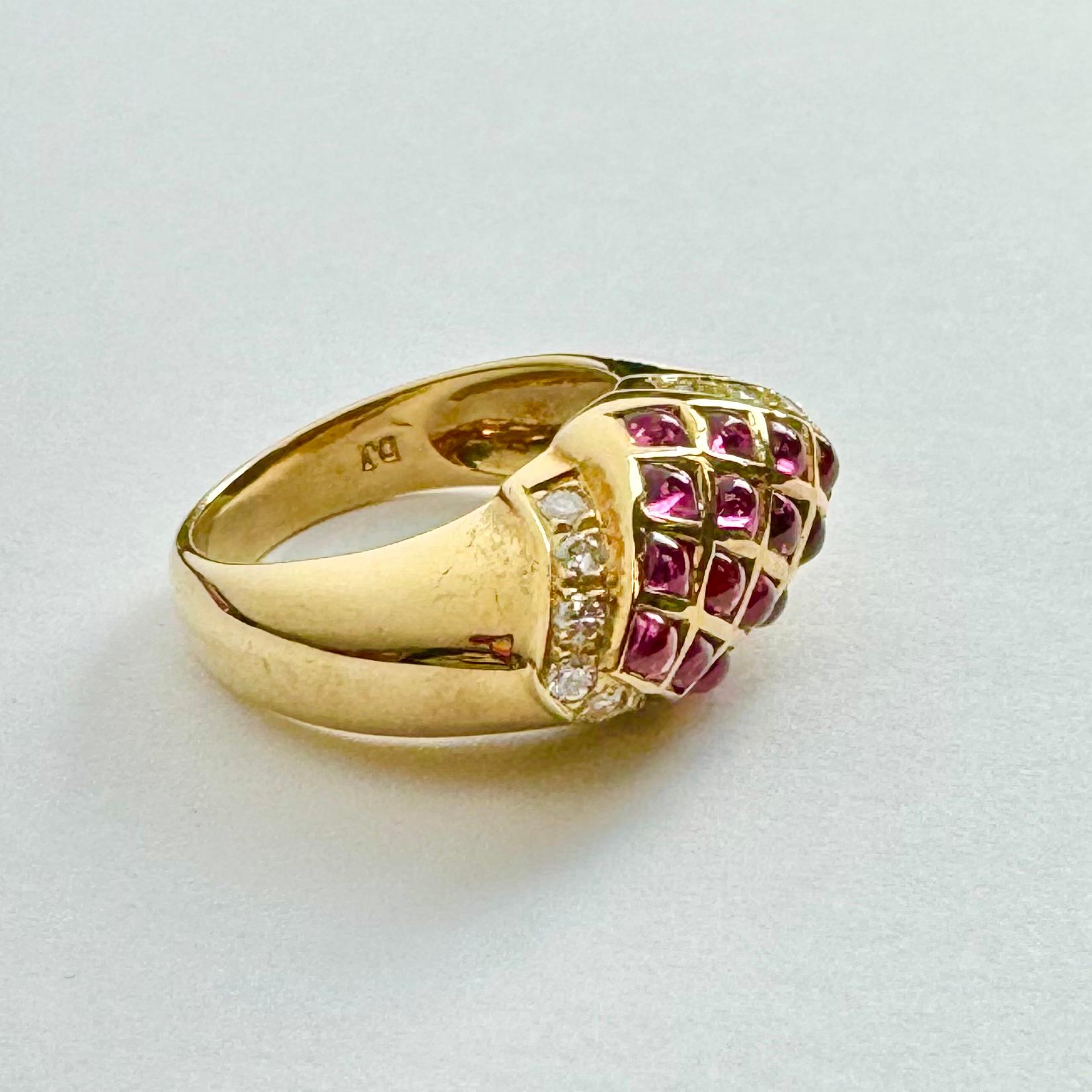 Contemporary Antique Cabochon Ruby and Diamonds Yellow Gold Ring For Sale