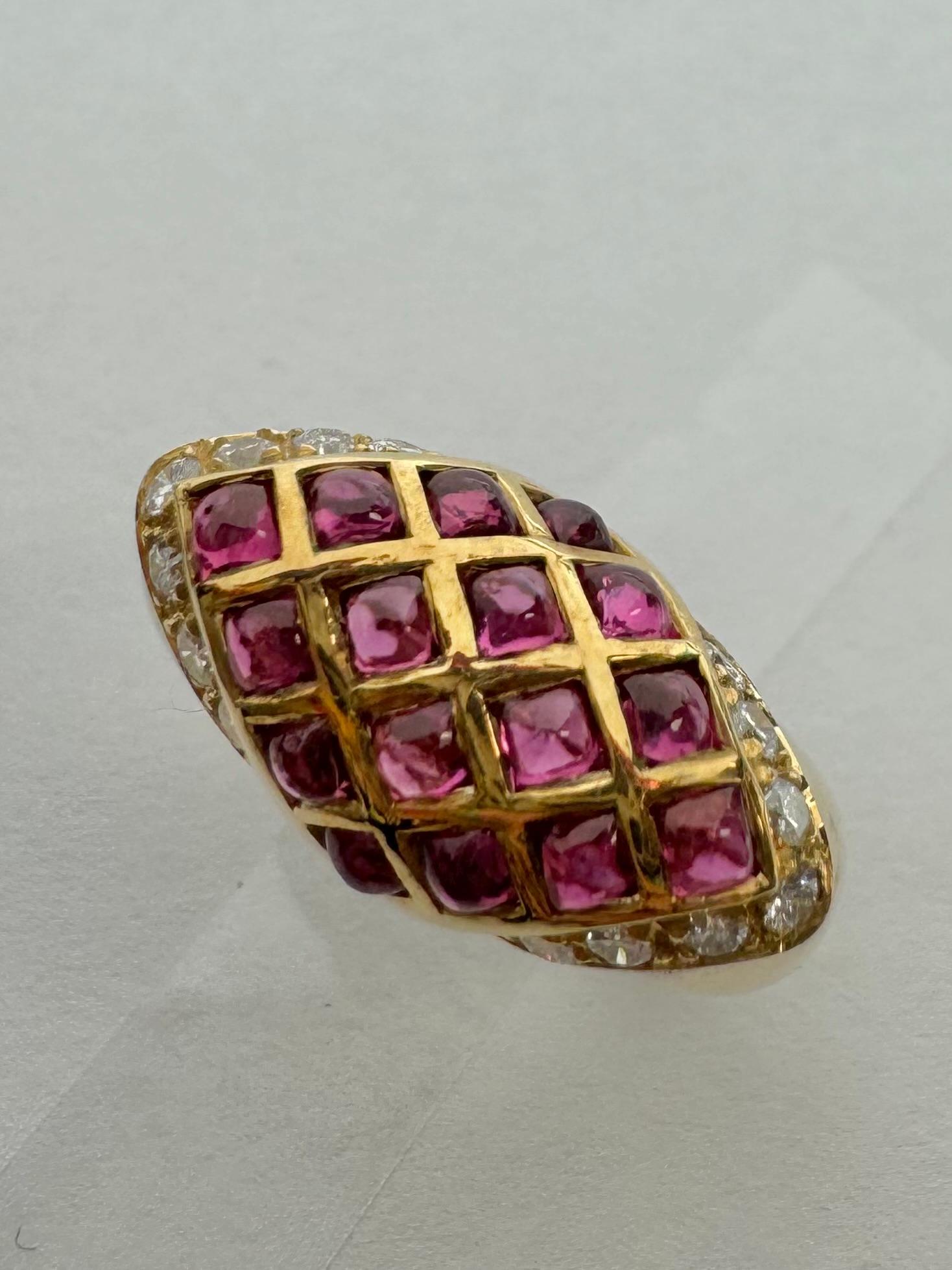 Women's Antique Cabochon Ruby and Diamonds Yellow Gold Ring For Sale