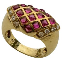 Antique Cabochon Ruby and Diamonds Yellow Gold Ring