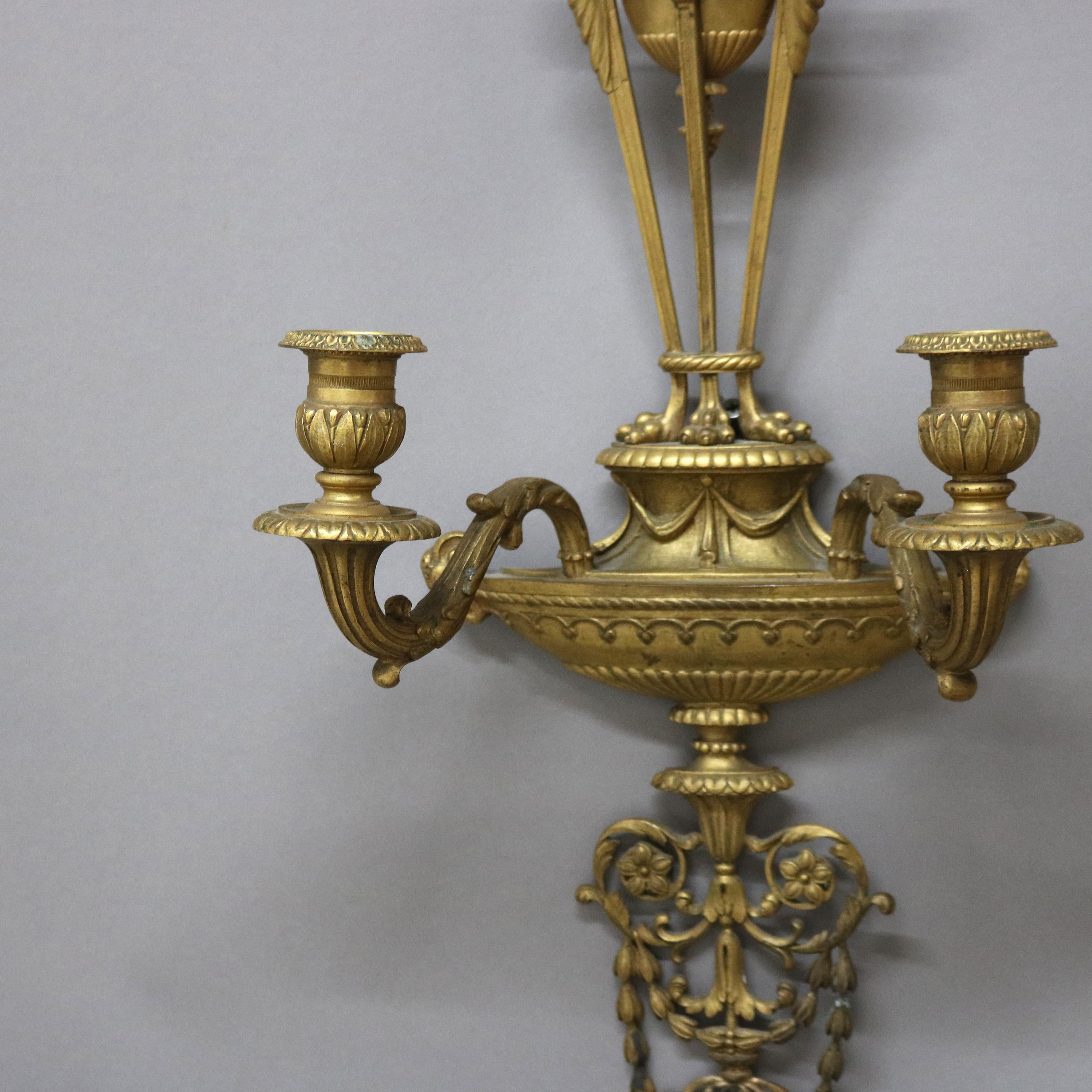 XX secolo Antico Caldwell & Co. Applique a due candele in bronzo Impero Francese con guarnizione in vendita