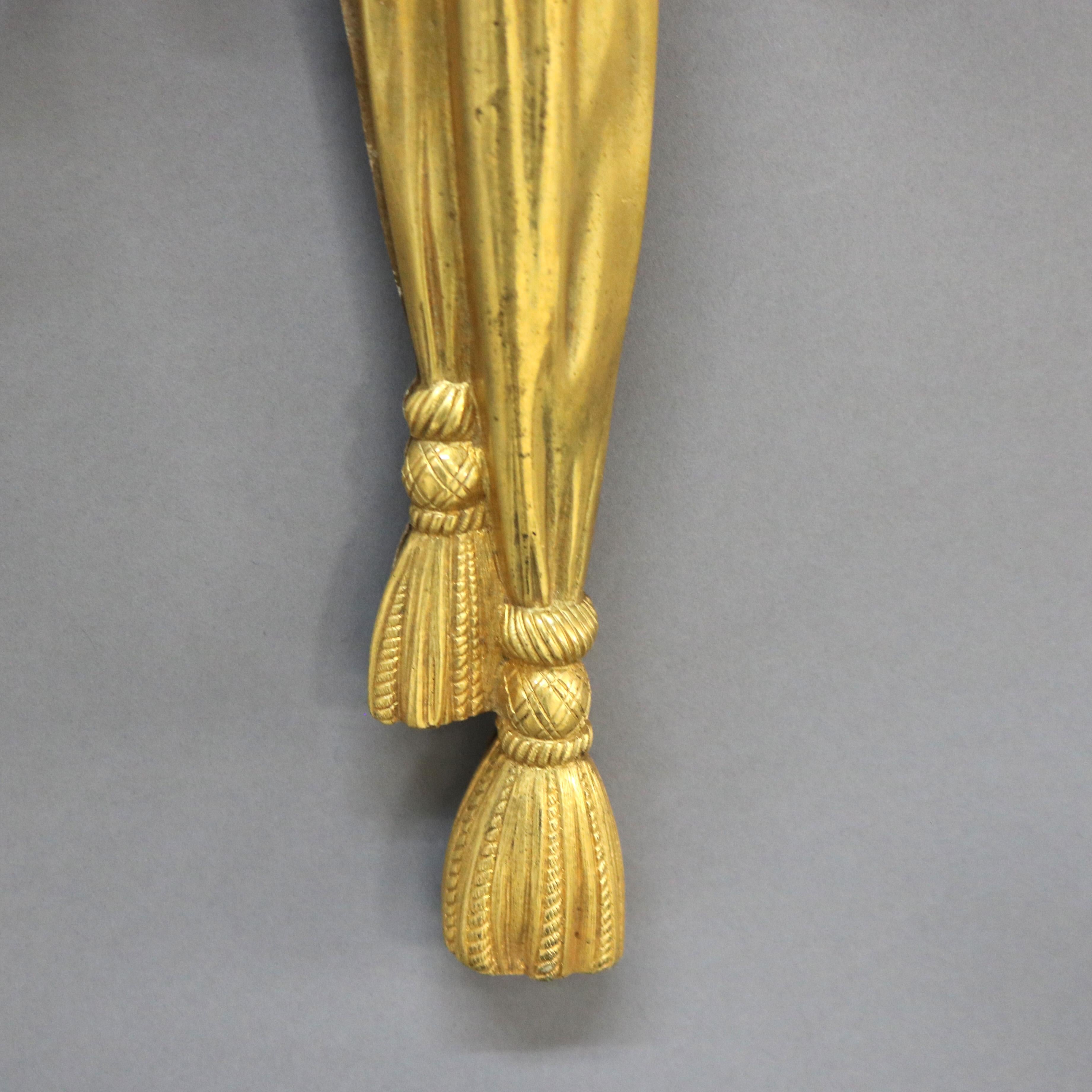 Antiguo Caldwell & Co. Aplique de pared de dos luces estilo Luis XIV en bronce dorado C1910 en venta 1