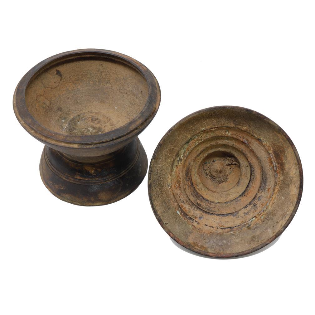 Antique Cambodian Bronze Chetey Betelnut Box In Good Condition For Sale In Point Richmond, CA