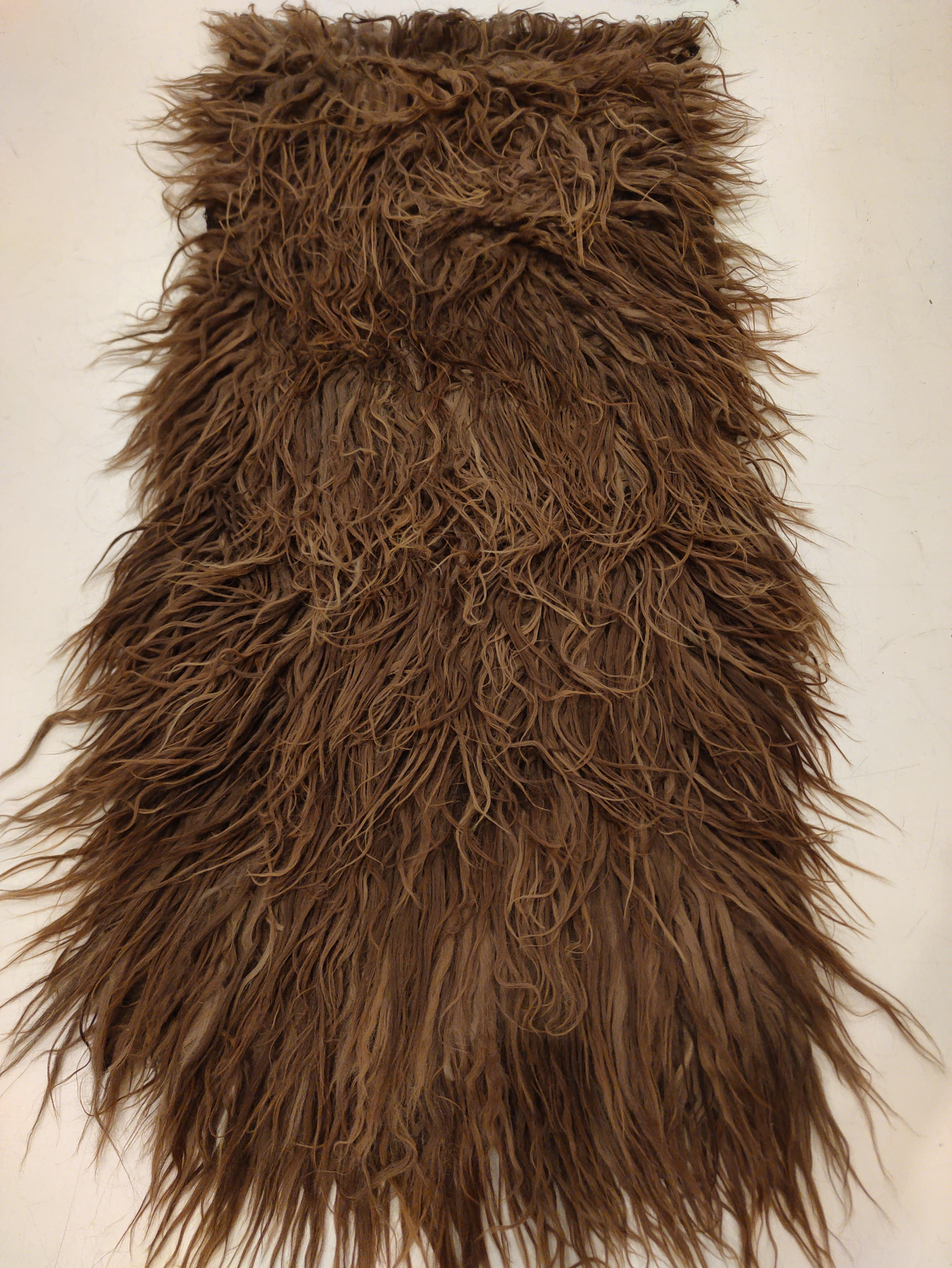 Tribal Ancien tapis à poils de chameau chinois primitif  en vente
