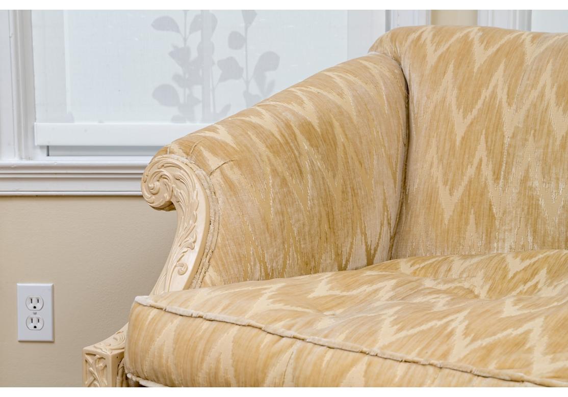 Antikes Kamelienholz-Sofa mit geschnitzten, Haarigen Pfotenfüßen im Angebot 5