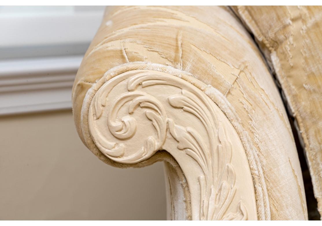 Antikes Kamelienholz-Sofa mit geschnitzten, Haarigen Pfotenfüßen im Angebot 11
