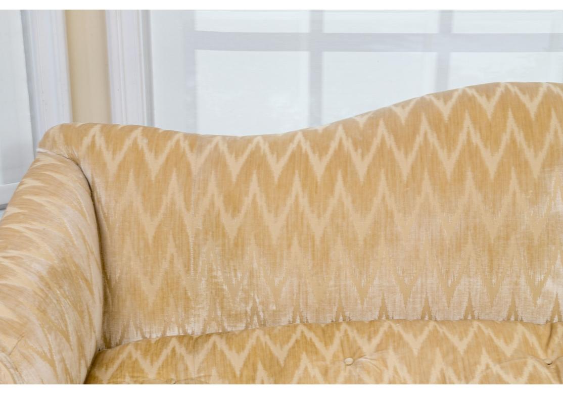 Antikes Kamelienholz-Sofa mit geschnitzten, Haarigen Pfotenfüßen im Zustand „Relativ gut“ im Angebot in Bridgeport, CT