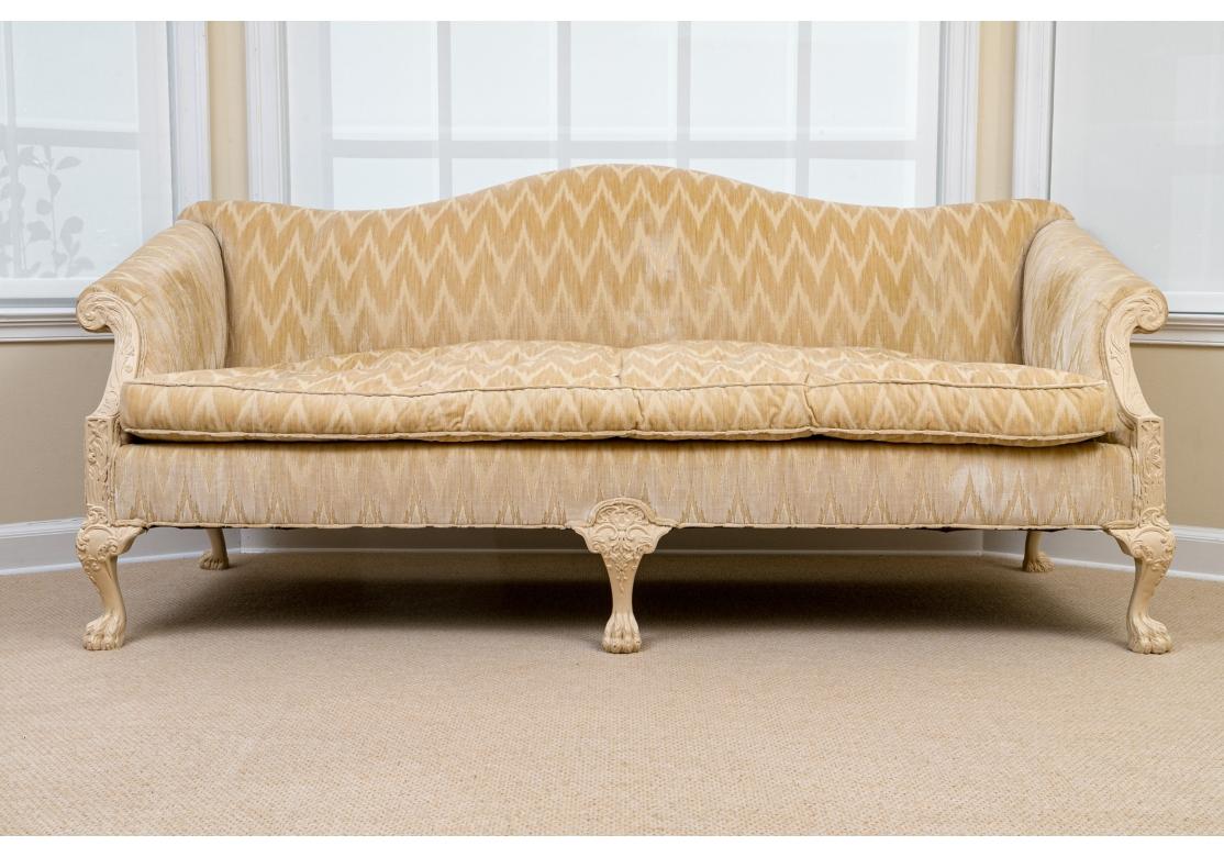 Antikes Kamelienholz-Sofa mit geschnitzten, Haarigen Pfotenfüßen (Stoff) im Angebot