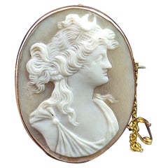 Broche camée ancienne, déesse de Nyx, or rose 9 carats