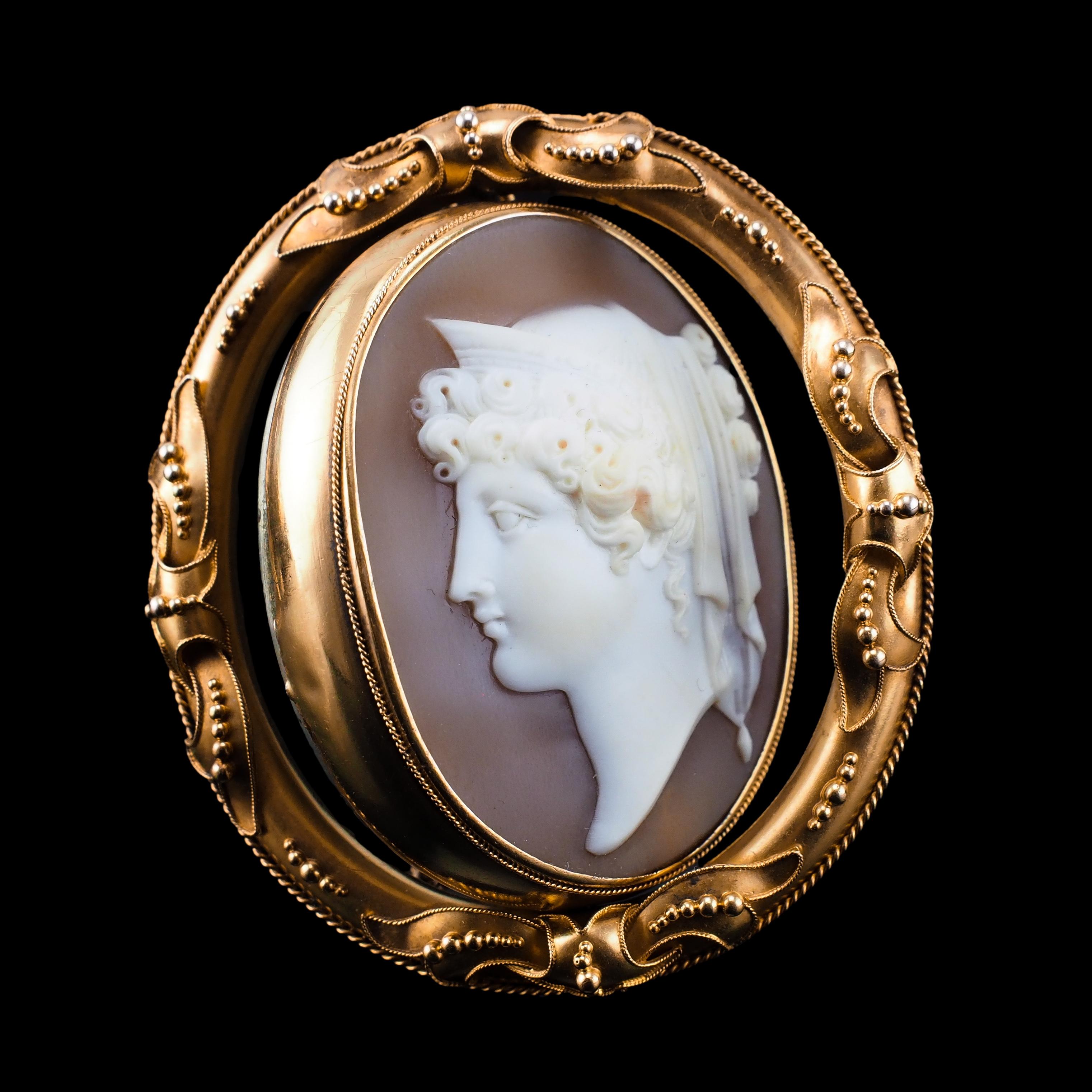 Antique Cameo Brooch Pendant Necklace 18K Gold - Victorian c.1860 For Sale 6
