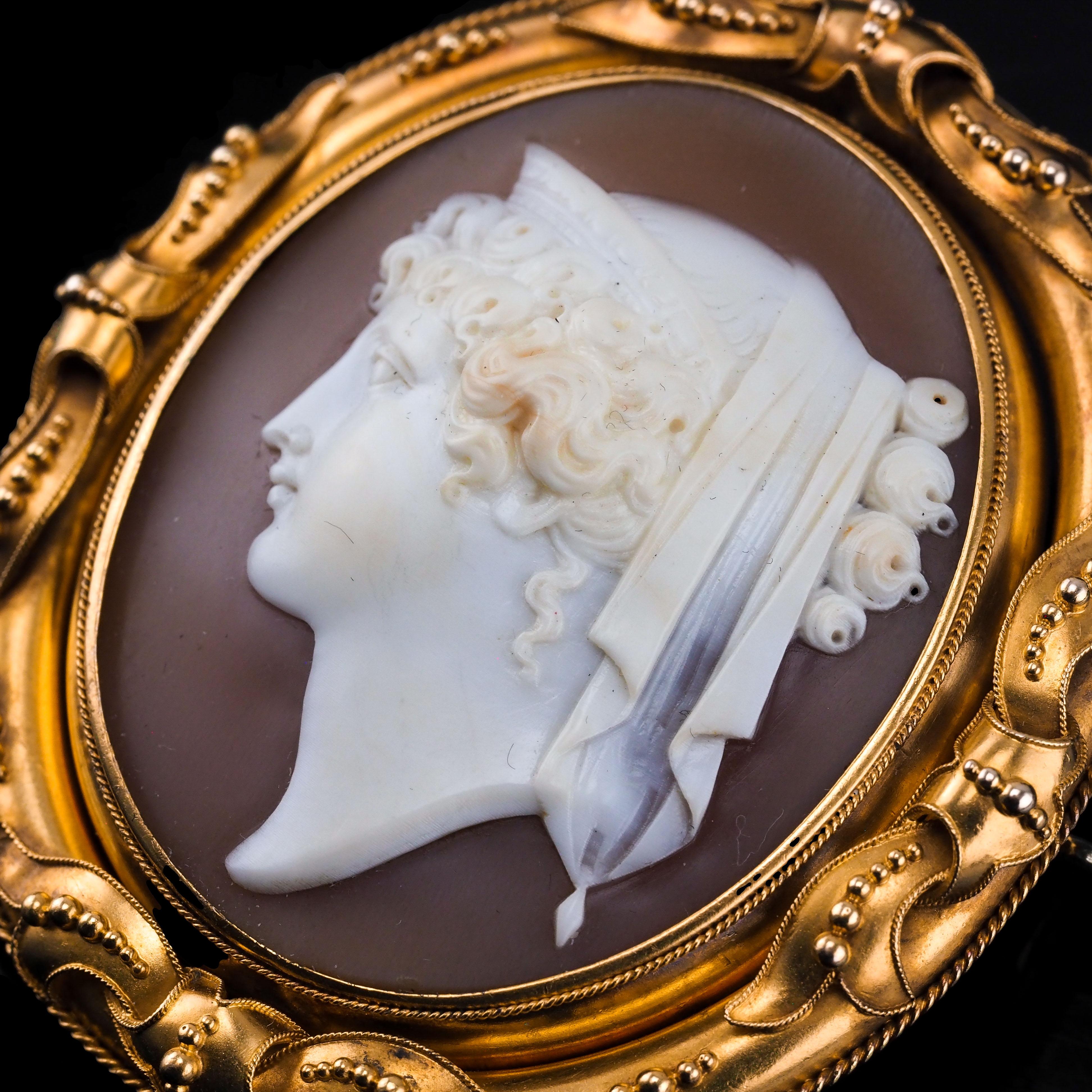 Antique Cameo Brooch Pendant Necklace 18K Gold - Victorian c.1860 For Sale 9