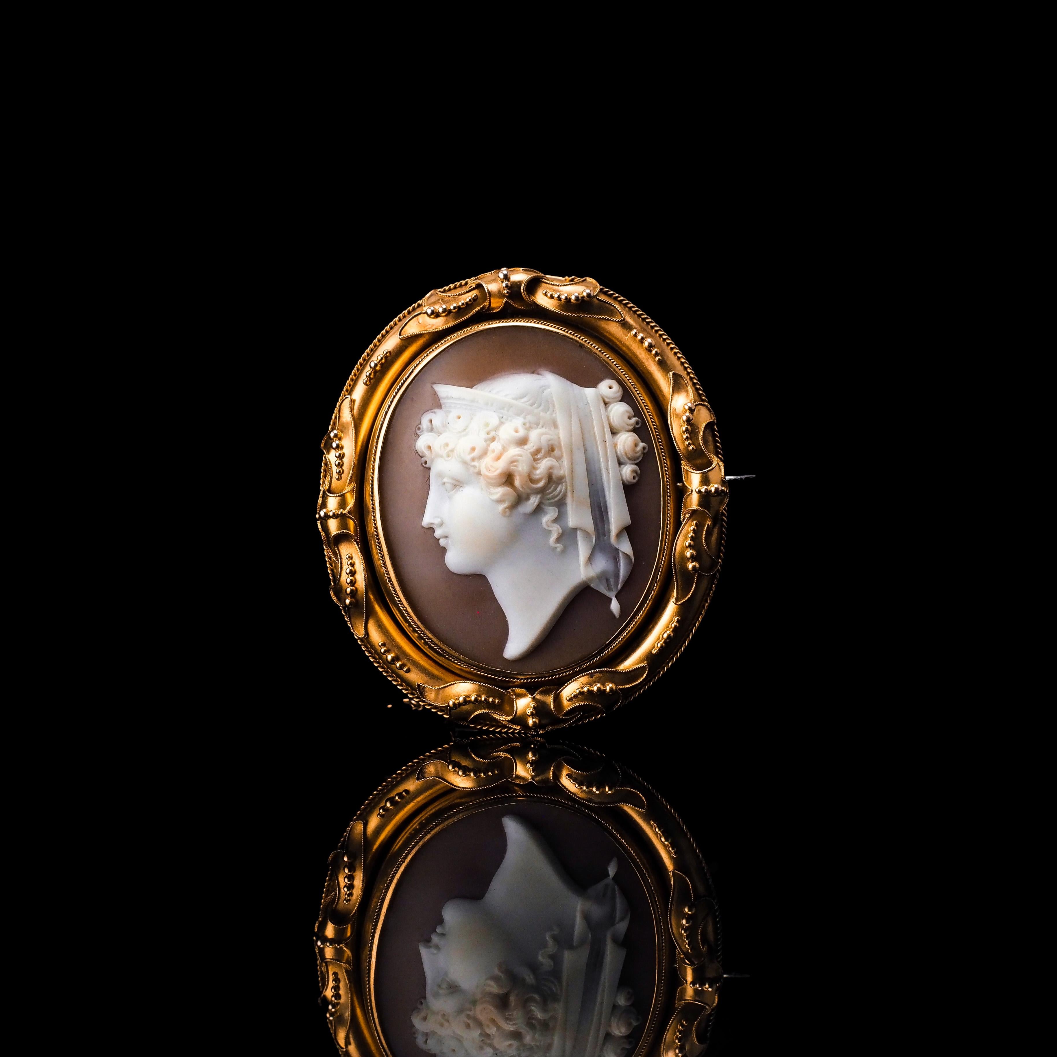 Antique Cameo Brooch Pendant Necklace 18K Gold - Victorian c.1860 For Sale 11