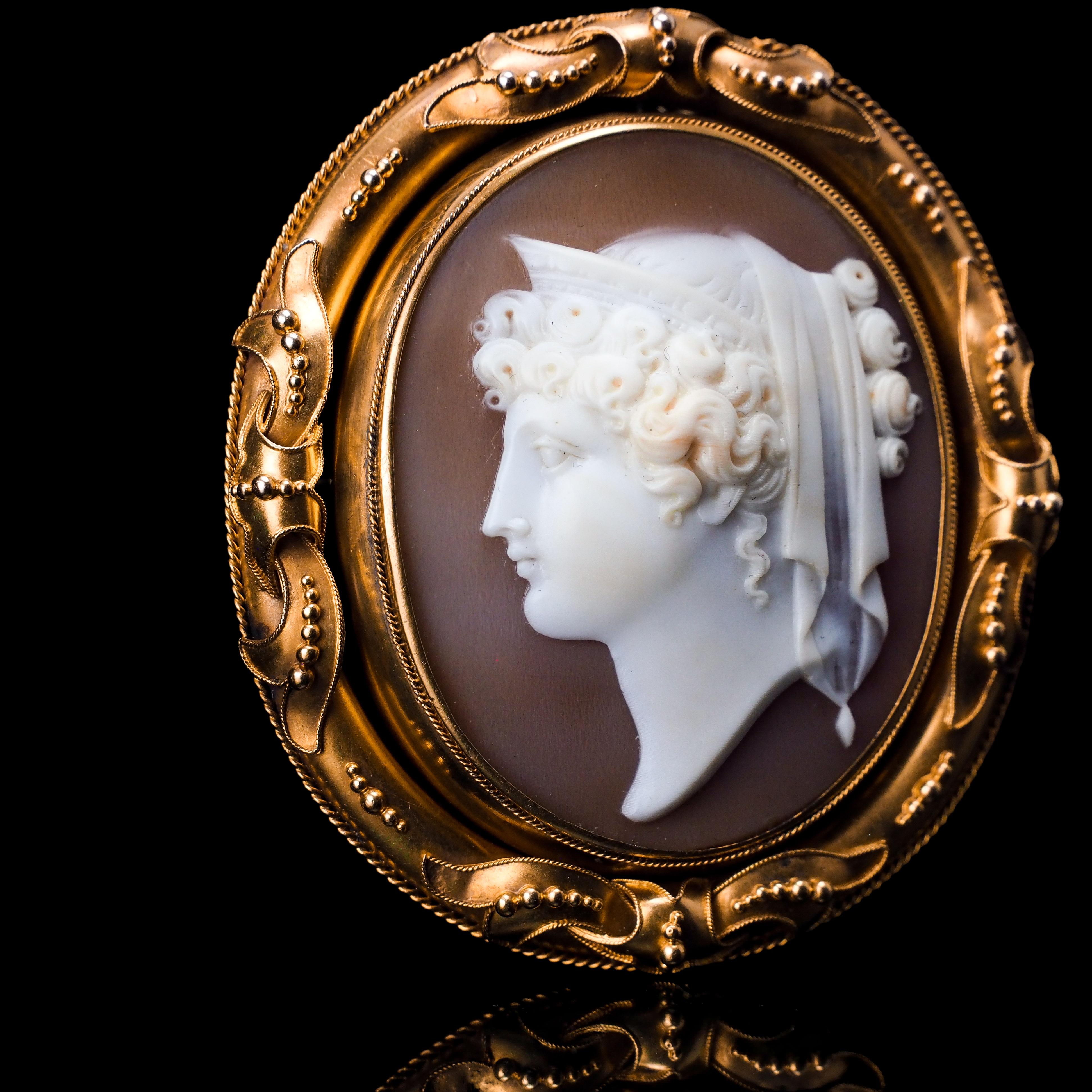 Antique Cameo Brooch Pendant Necklace 18K Gold - Victorian c.1860 For Sale 13