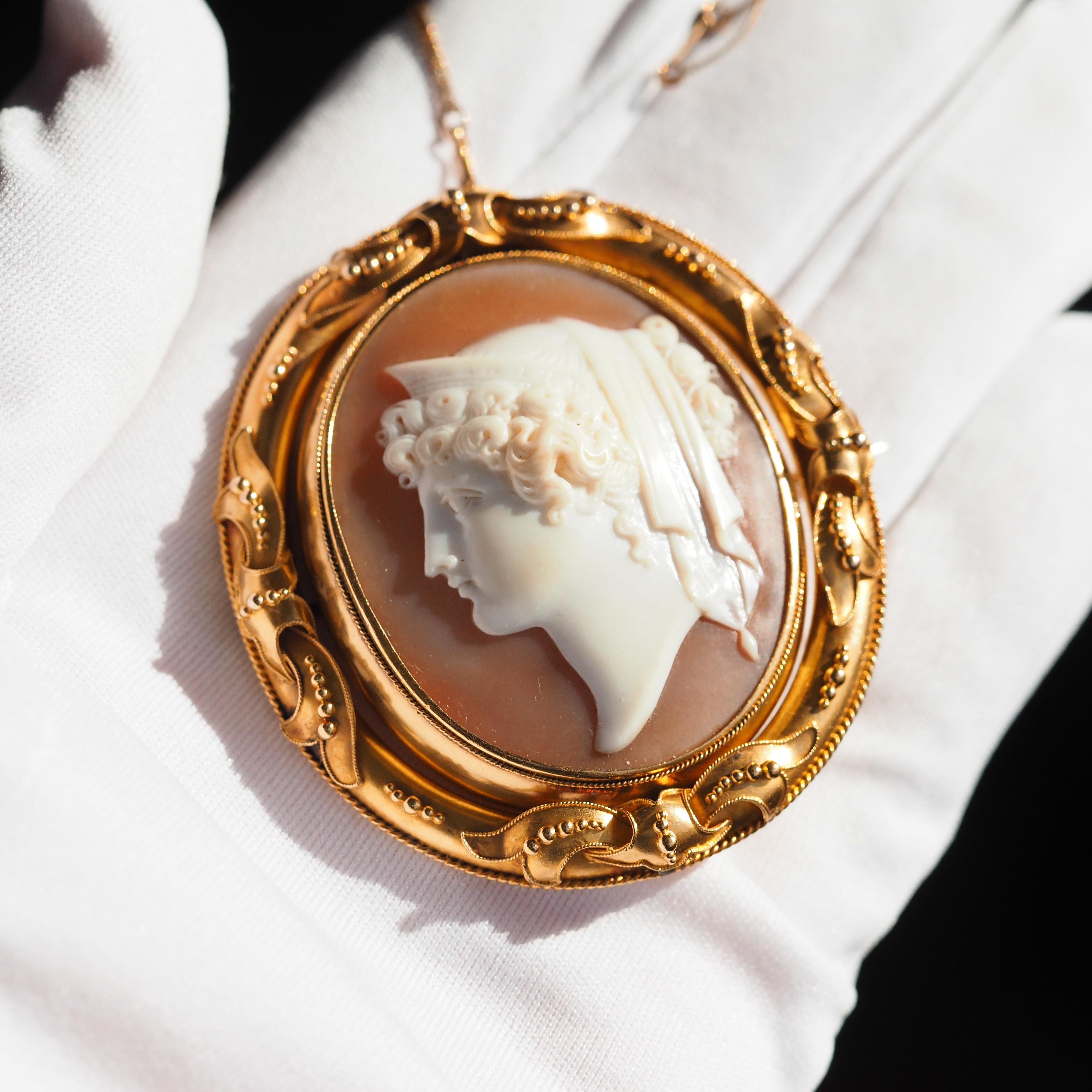 Antique Cameo Brooch Pendant Necklace 18K Gold - Victorian c.1860 For Sale 16