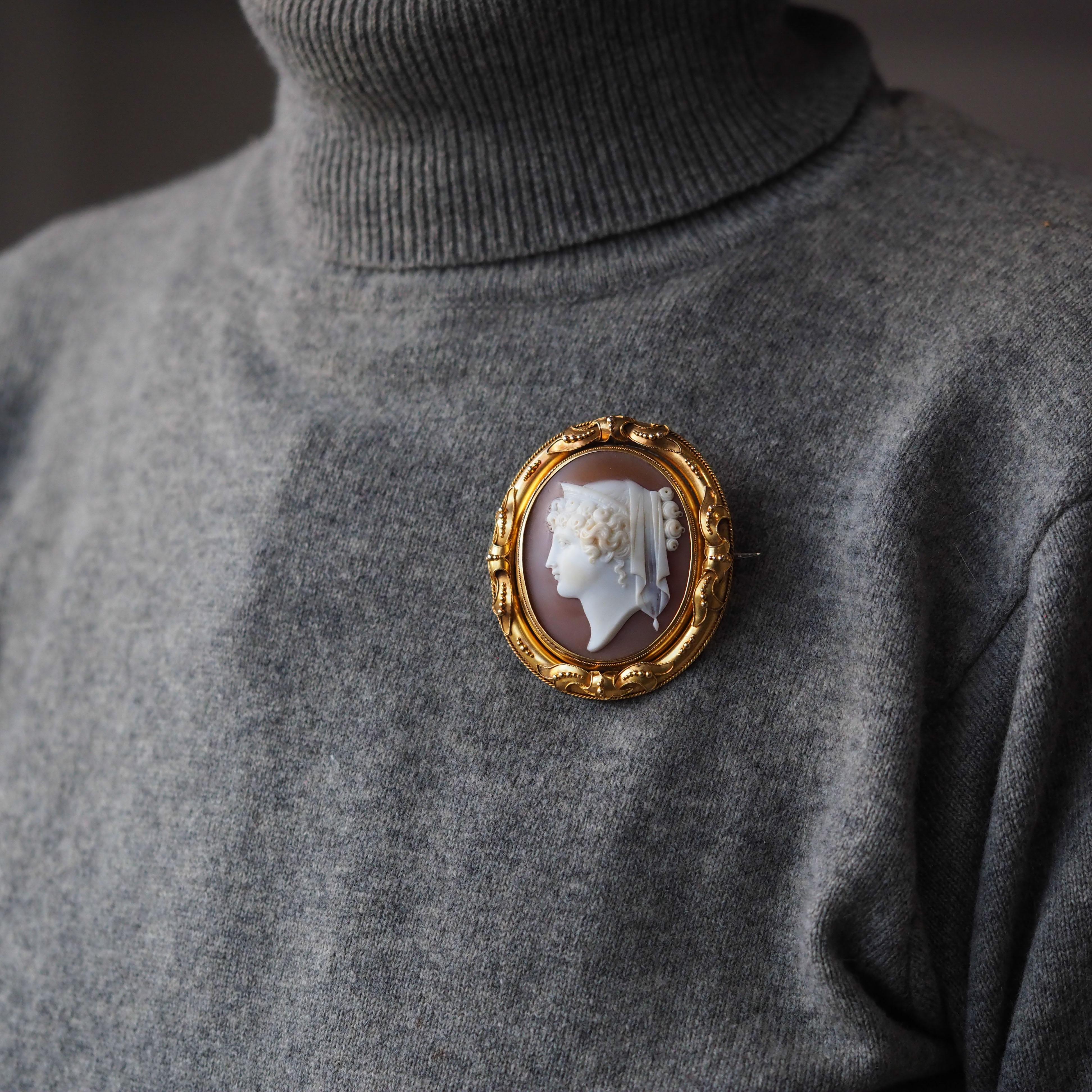 Antique Cameo Brooch Pendant Necklace 18K Gold - Victorian c.1860 In Good Condition For Sale In London, GB