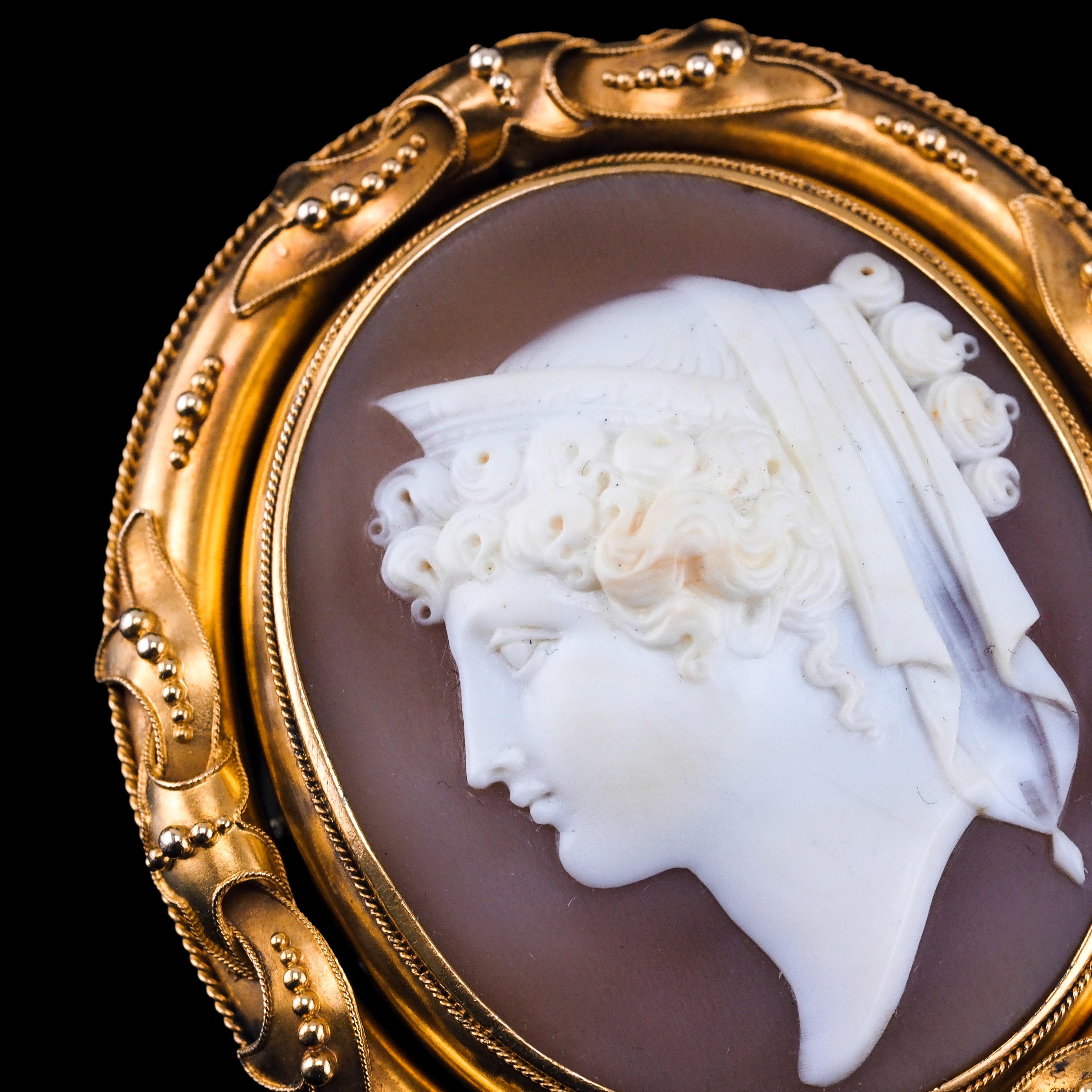 Antique Cameo Brooch Pendant Necklace 18K Gold - Victorian c.1860 For Sale 4