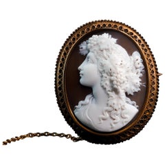 Antike viktorianische Kamee-Brosche aus 18 Karat Gold mit figürlichem Maenad - um 1860