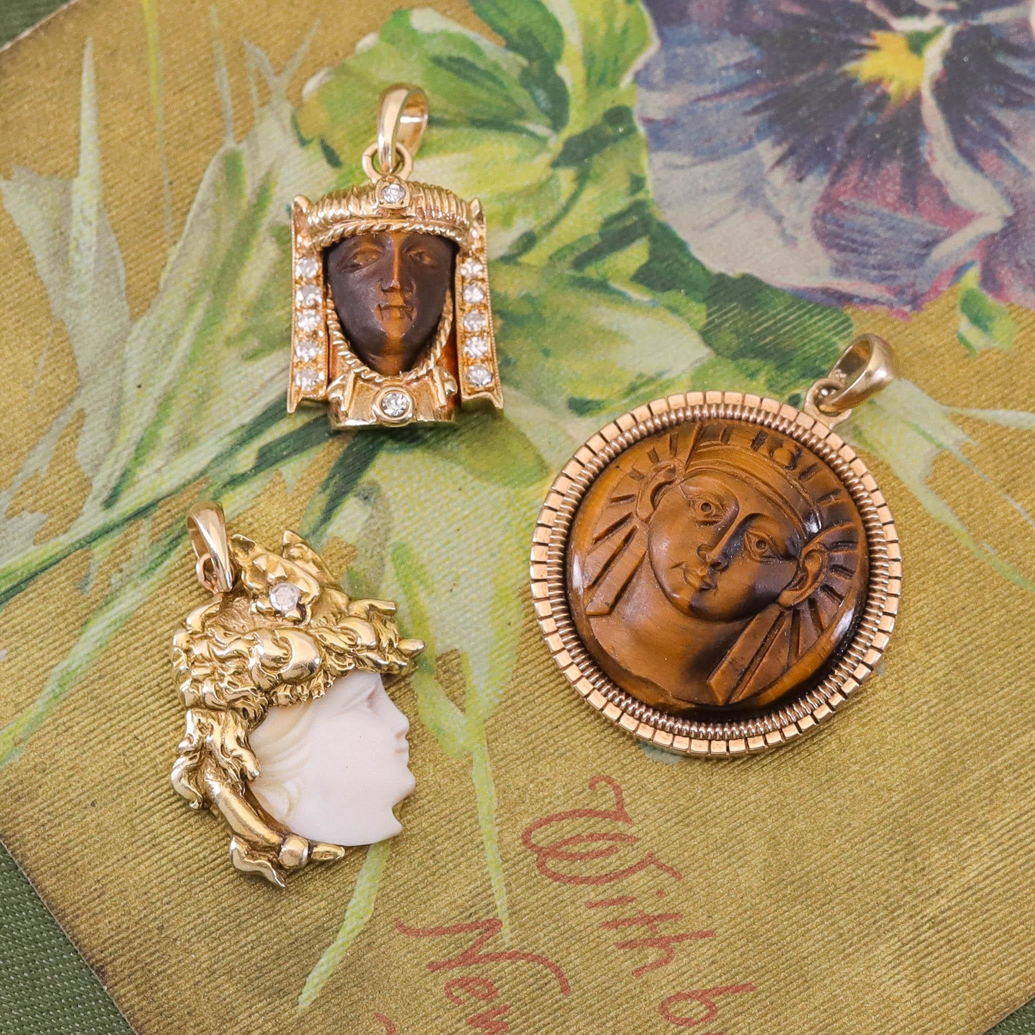 Pendentif de conversion camée antique en or 14k en vente 1