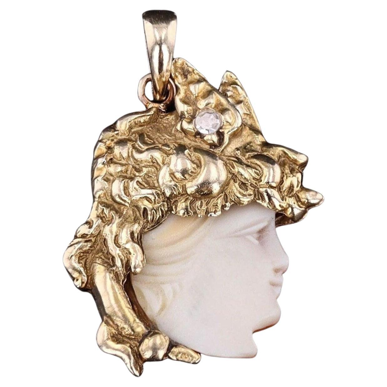 Antiker Kamee-Anhänger aus 14k Gold im Angebot