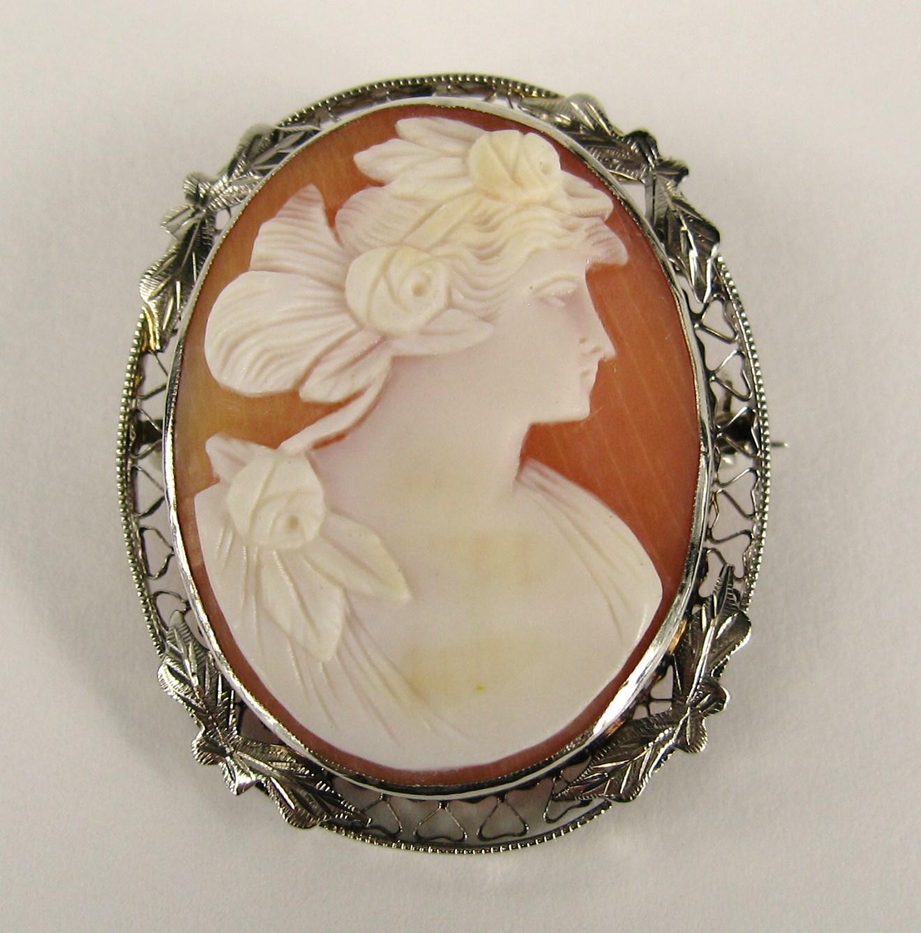 Pendentif broche camée ancien en or 14 carats Pour femmes en vente