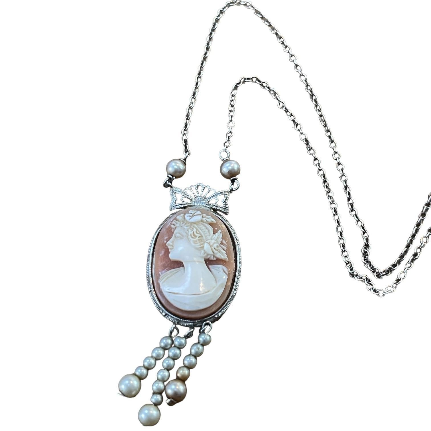 Antique Cameo Necklace in 14K White Gold In Excellent Condition For Sale In New York, NY