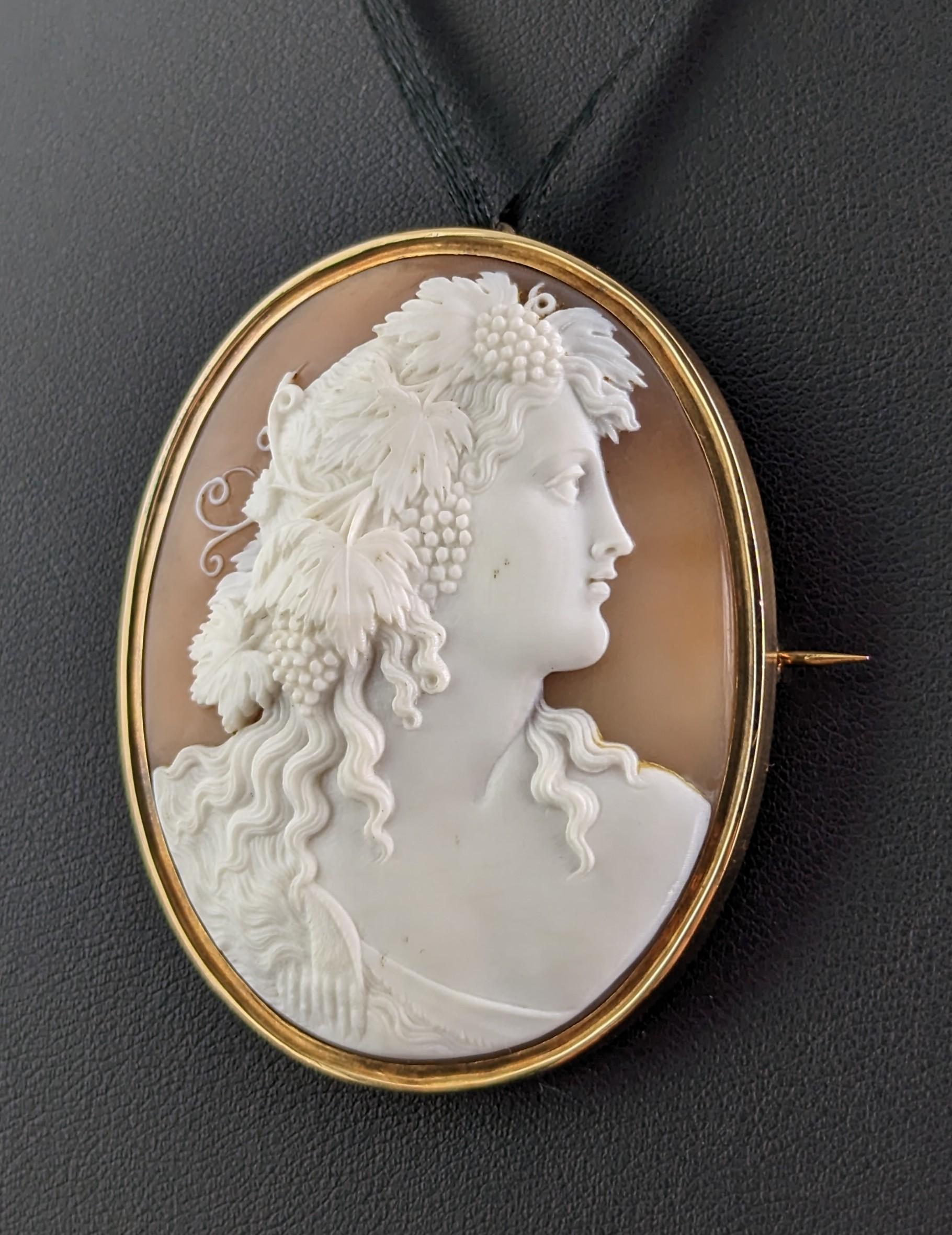 Women's or Men's Antique Cameo Pendant Brooch, Bacchante, 15k Yellow Gold
