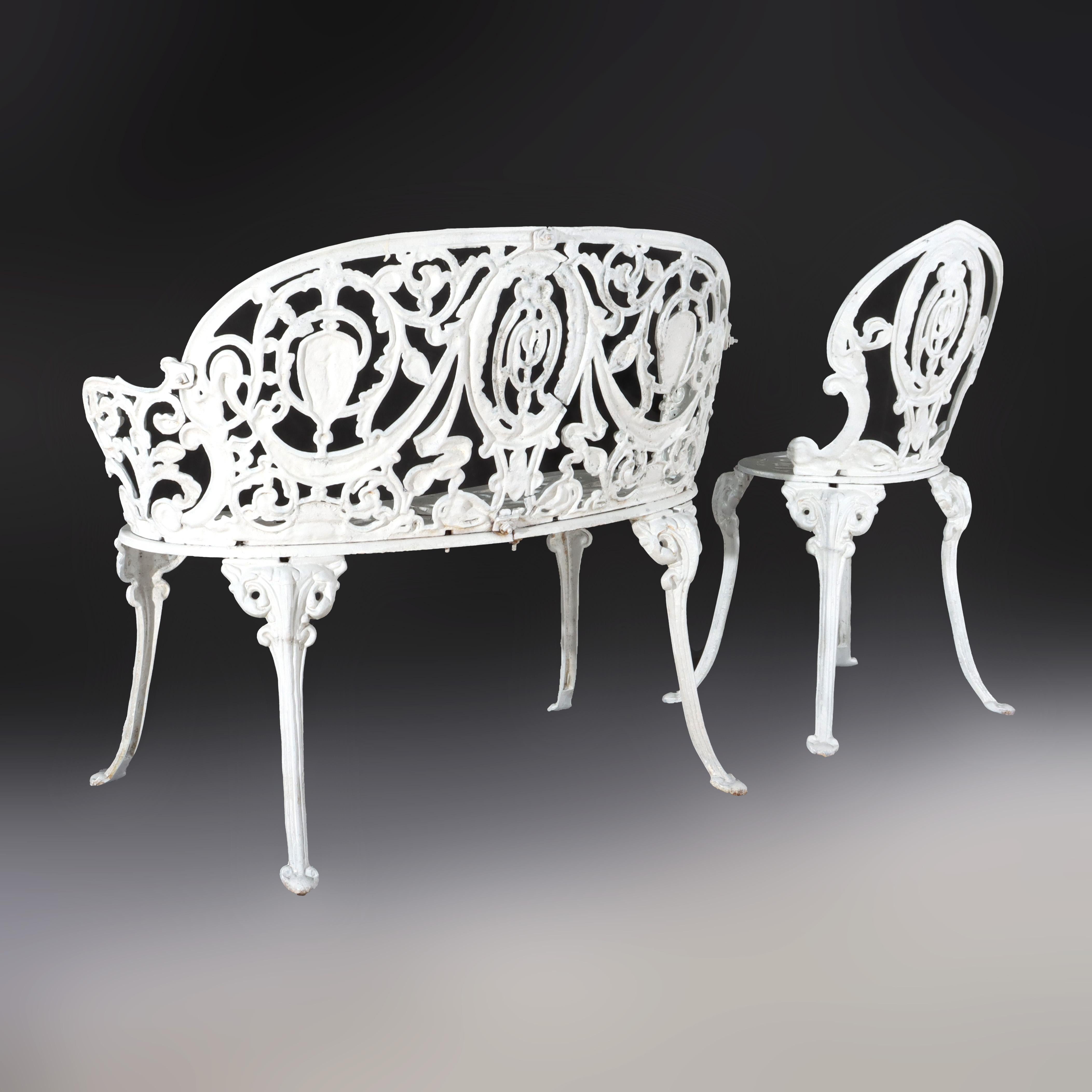 Antikes, weiß lackiertes, Kamee-Garten-Set aus Gusseisen mit Settee und Stuhl, um 1900 im Angebot 4