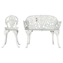 Ensemble de jardin ancien en fonte peinte en blanc avec banquette et chaise c1900
