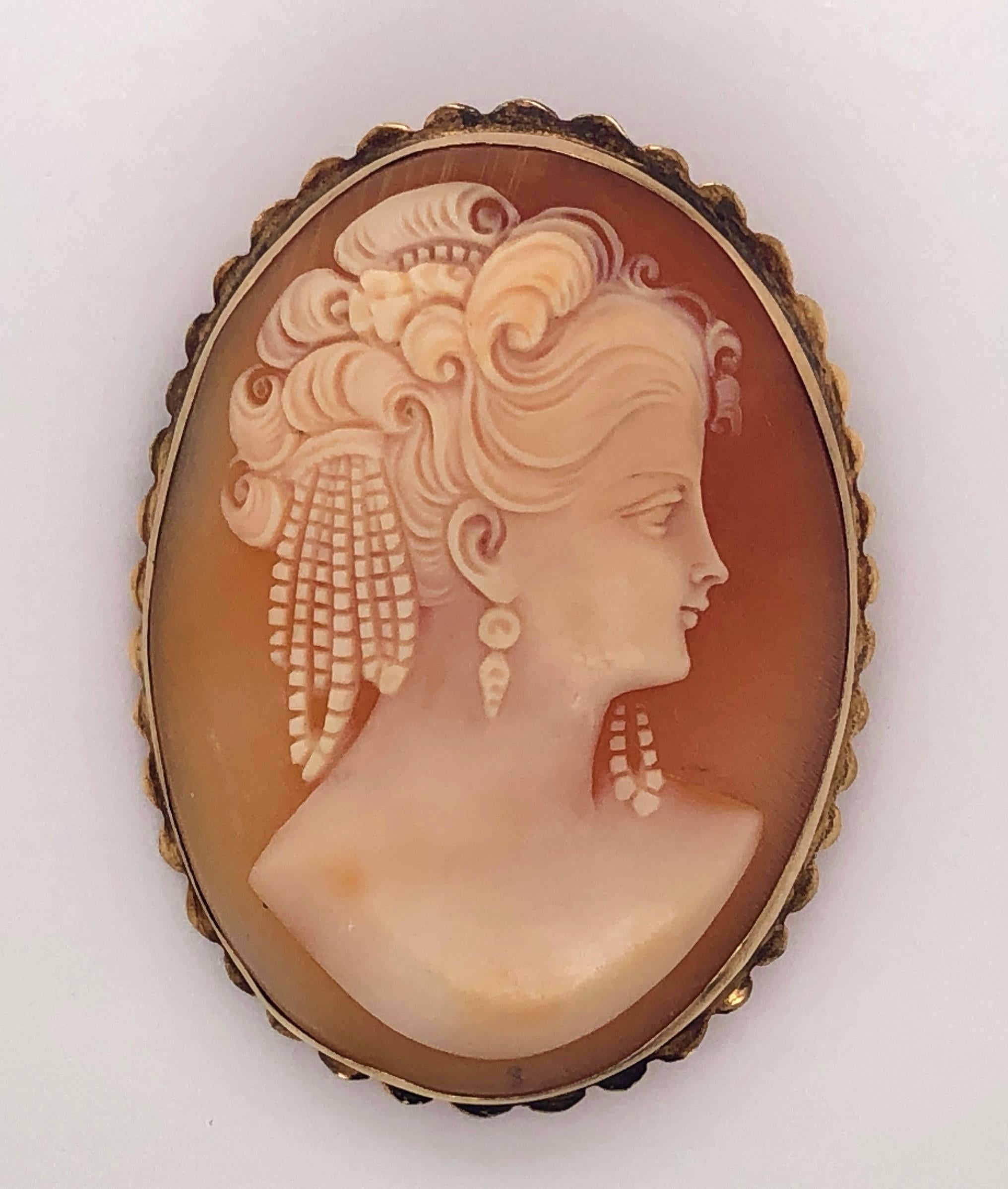 Antique Cameo Yellow Gold Brooch Pendant  1