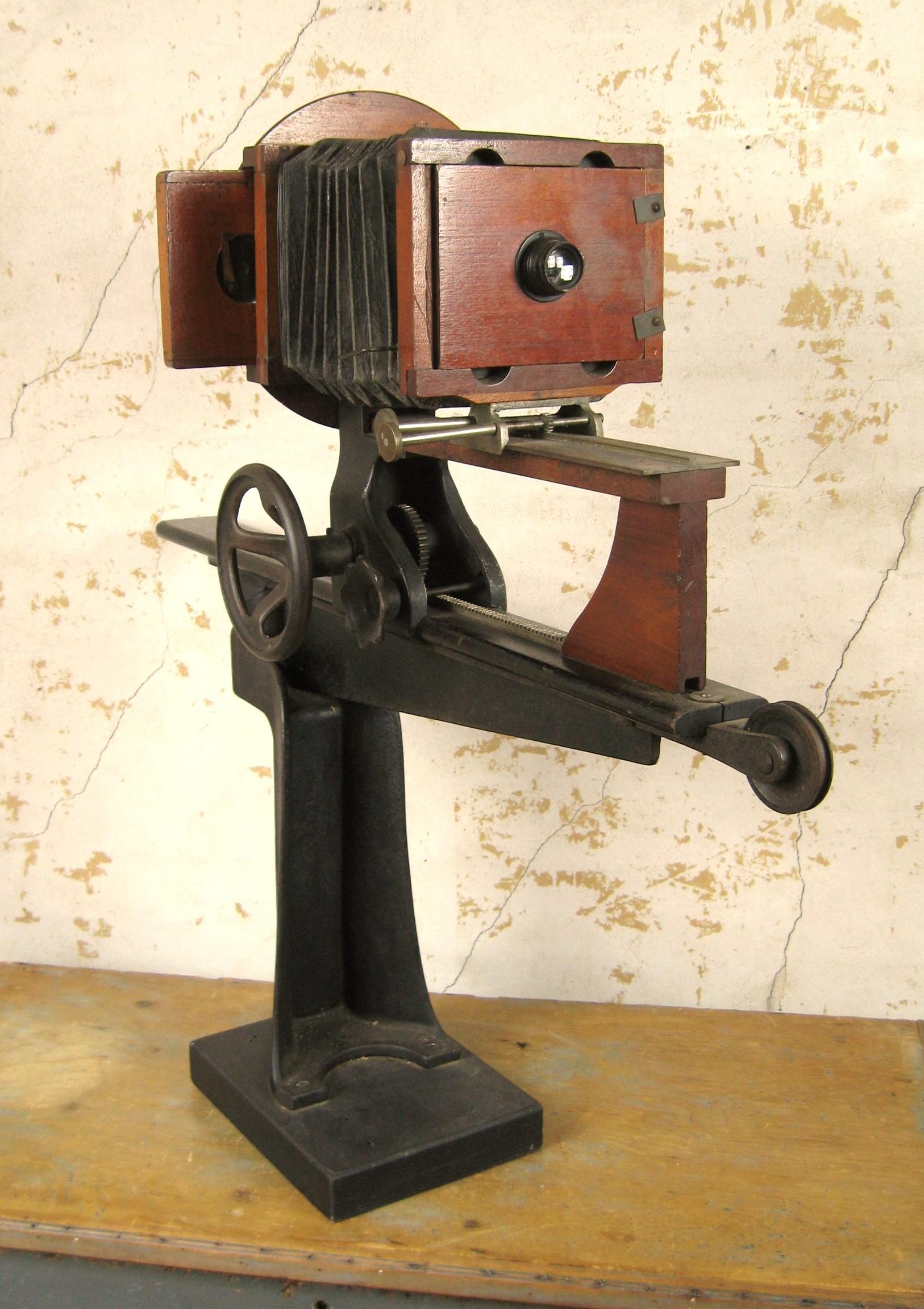 Early Wooden Antique Camera / Enlarger Circa 1910s
Please look at the photos, this has not been touched in decades. It is just the way you would like to find it, untouched. True antique Primitive piece that came out my historic 1769 Hudson Valley
