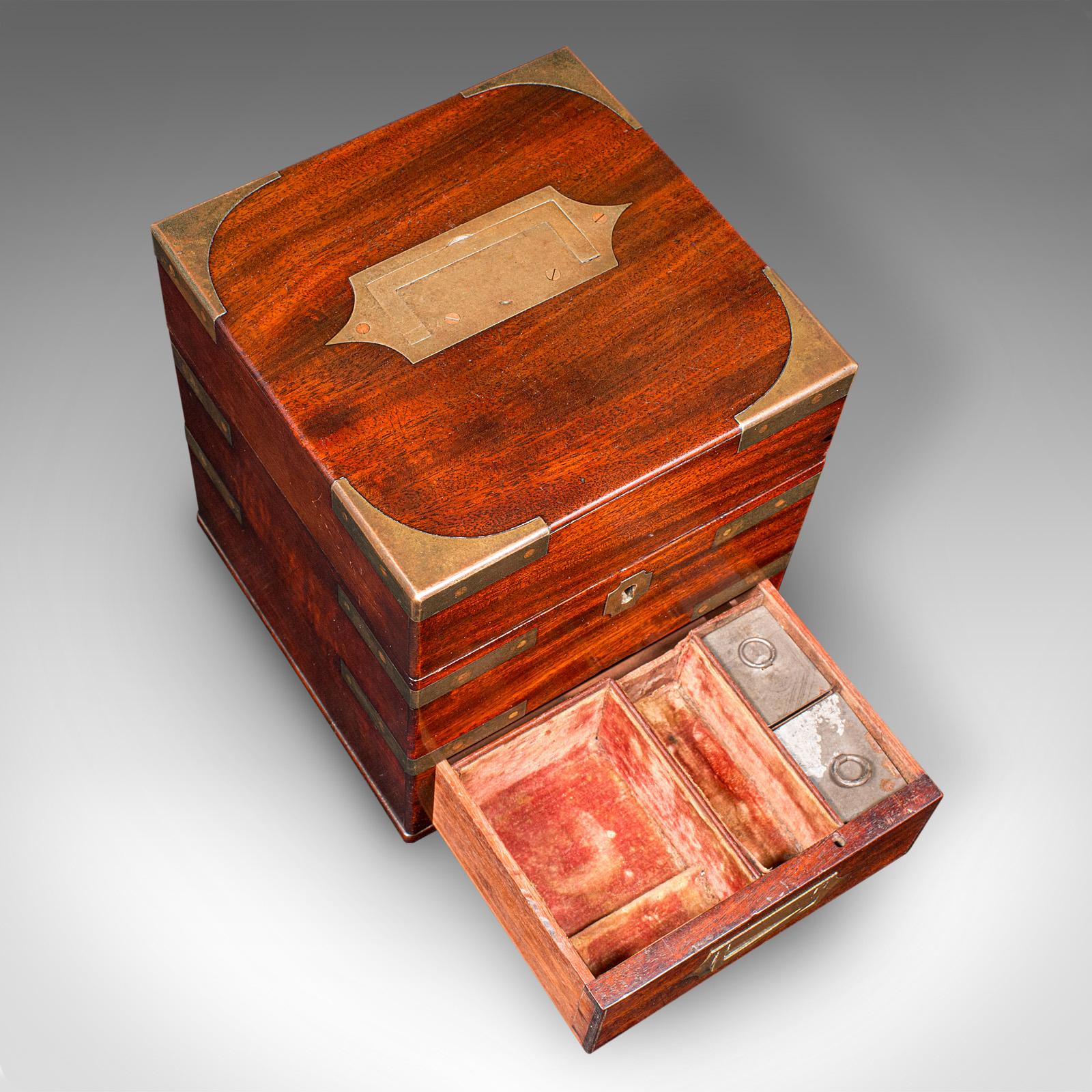 Ancienne boîte d'apothicaire Campaigner, anglaise, mallette de chimiste, géorgienne, vers 1780 en vente 3