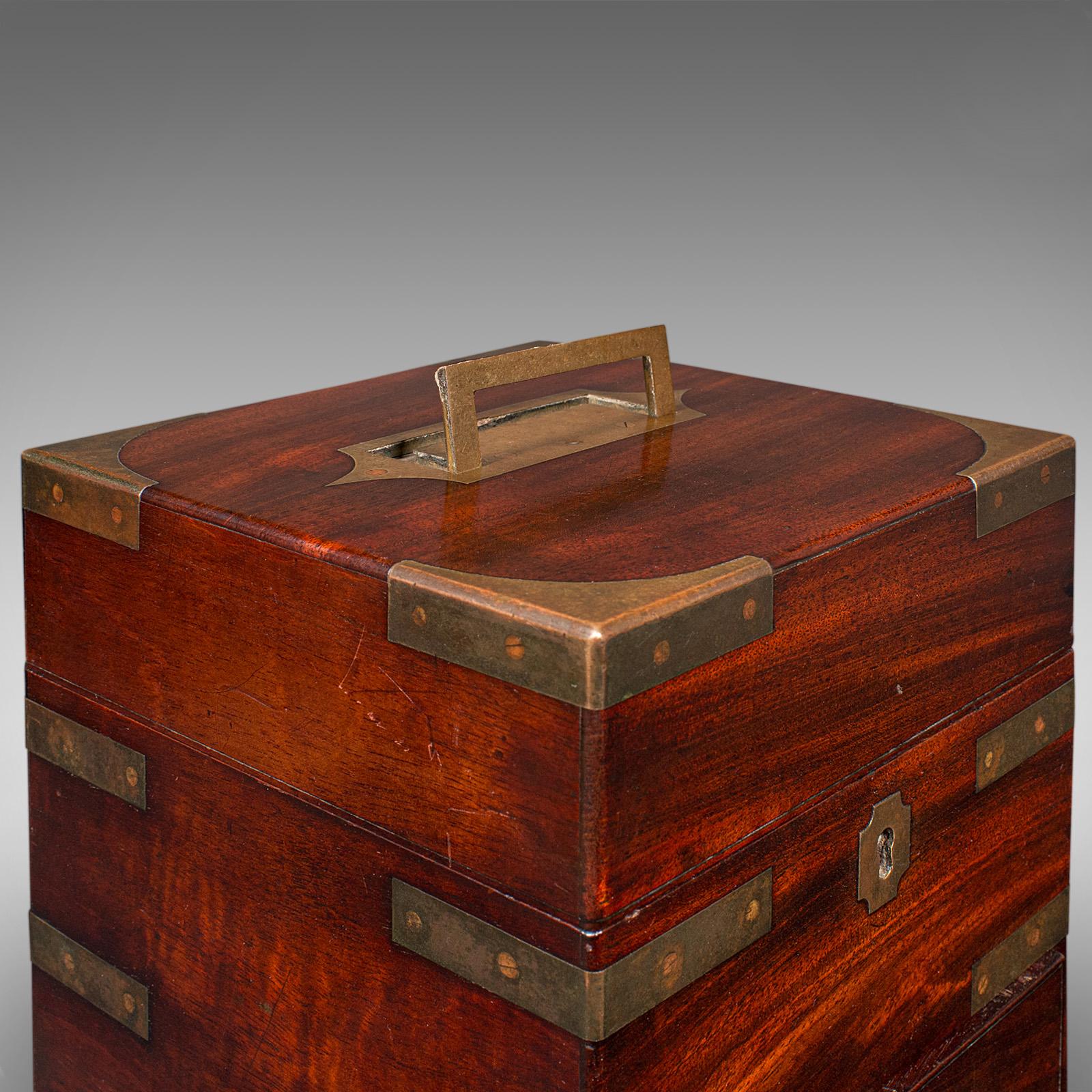 Ancienne boîte d'apothicaire Campaigner, anglaise, mallette de chimiste, géorgienne, vers 1780 en vente 1