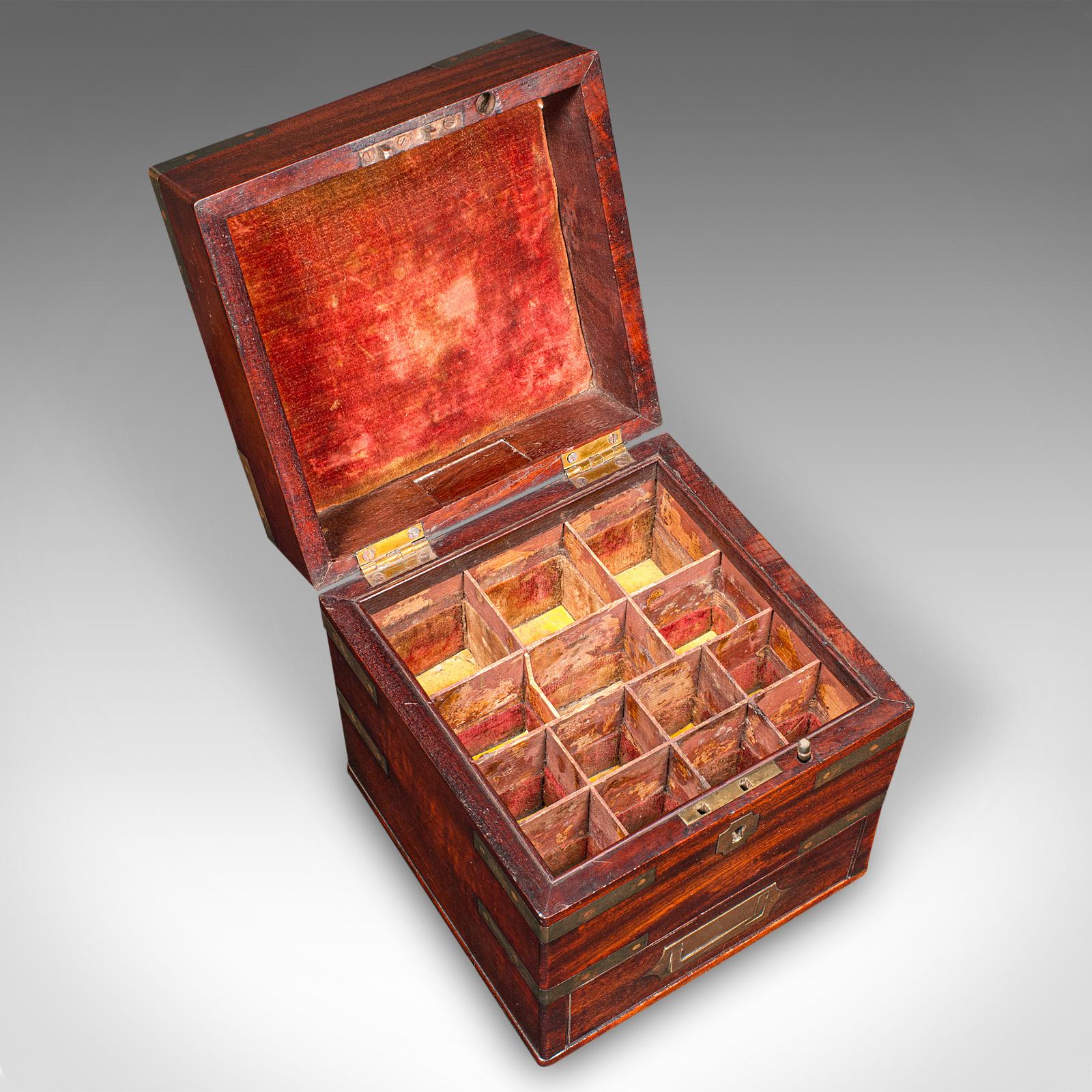 Ancienne boîte d'apothicaire Campaigner, anglaise, mallette de chimiste, géorgienne, vers 1780 en vente 2