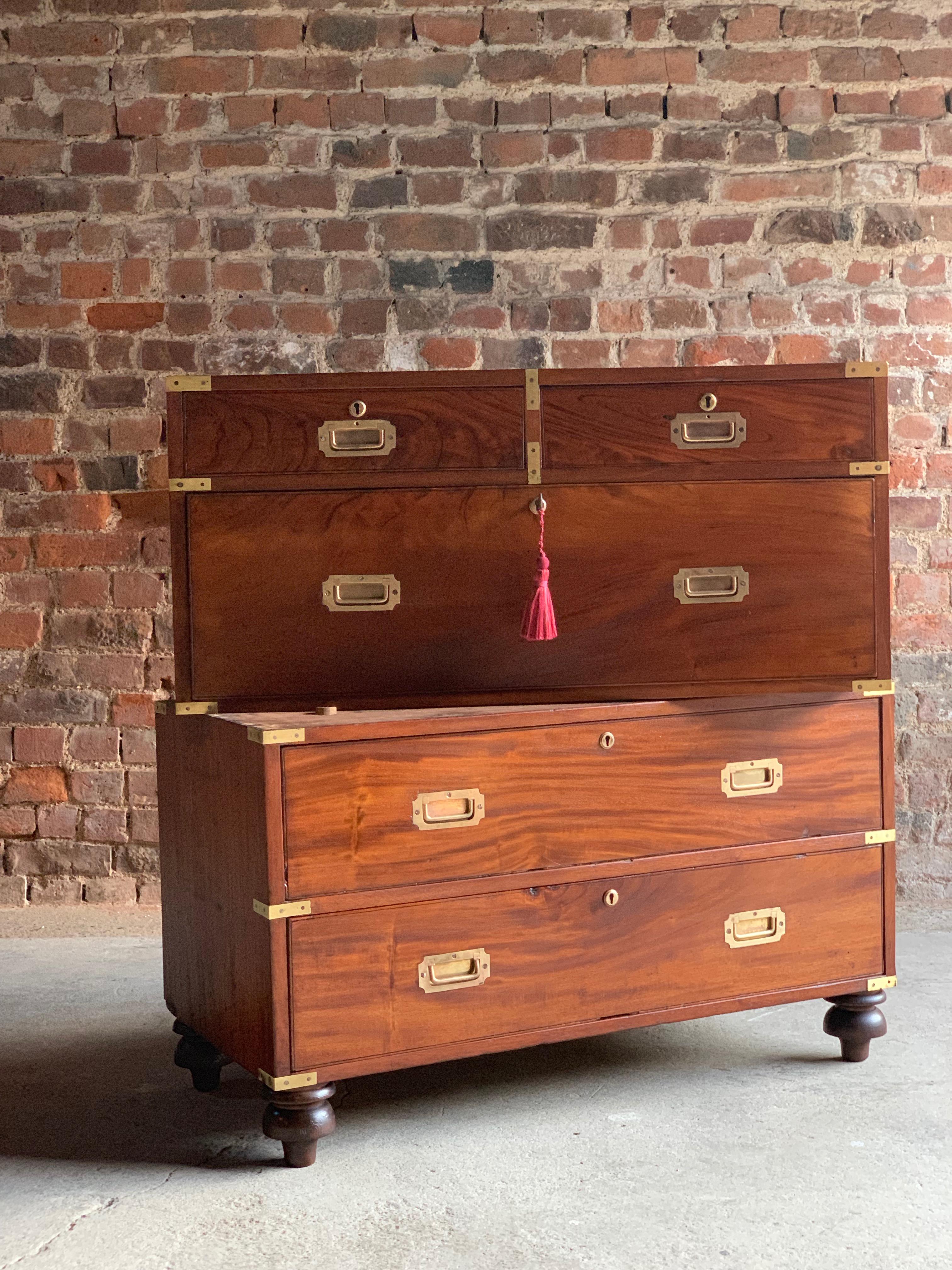 Military Campaign chest of drawers mahogany Victorian, circa 1850 No.12

Magnificent fully restored, 19th century Military mahogany Campaign chest of drawers, circa 1850, The upper section with two short drawers over single large drawer, the lower