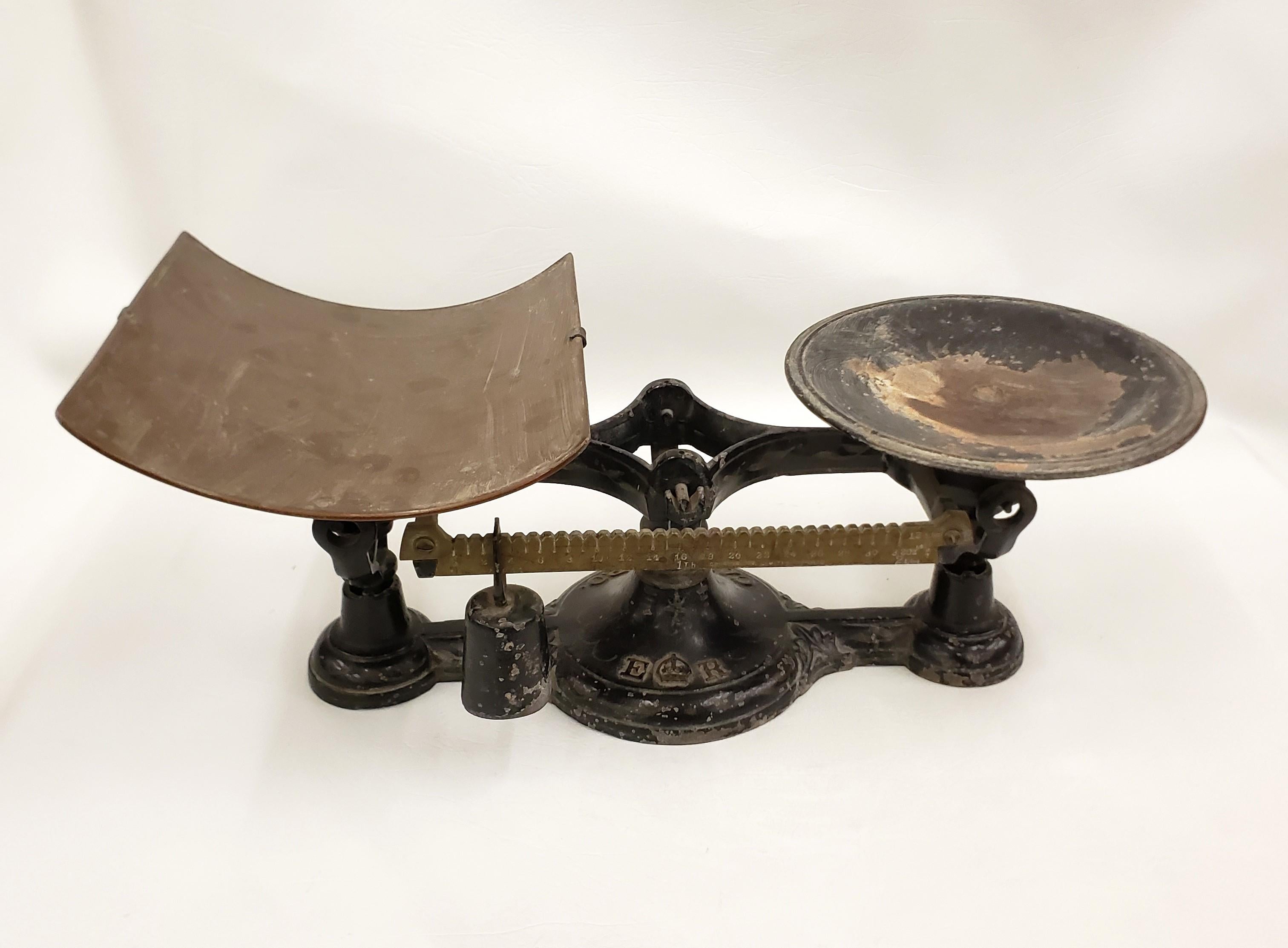 Antike kanadische Postamt-Balkenschale mit Gestell aus gegossenem Metall und Messing-Akzenten (Spätviktorianisch) im Angebot