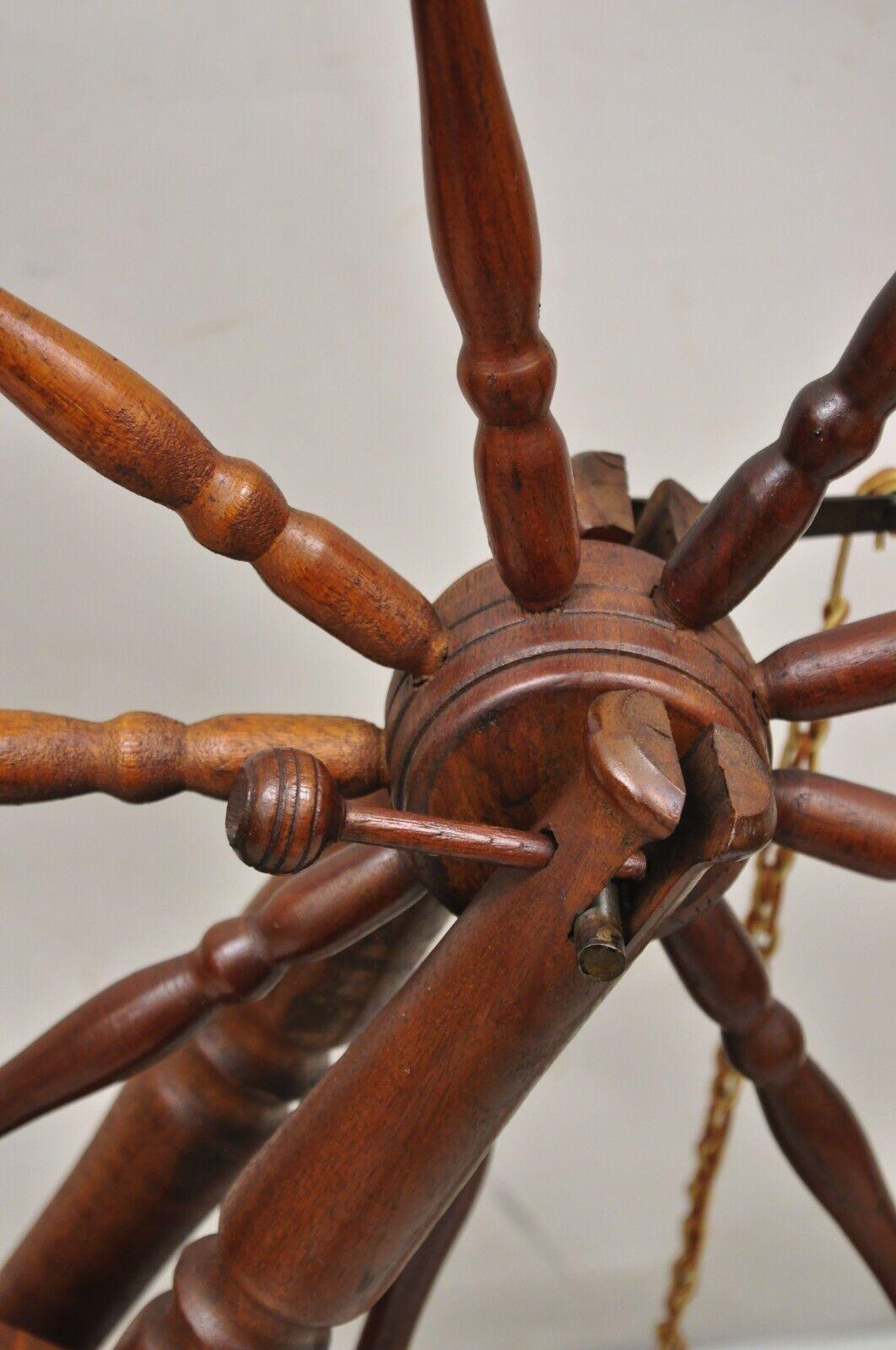 roue de tournage coloniale ancienne en bois de style primitif canadien Bon état - En vente à Philadelphia, PA