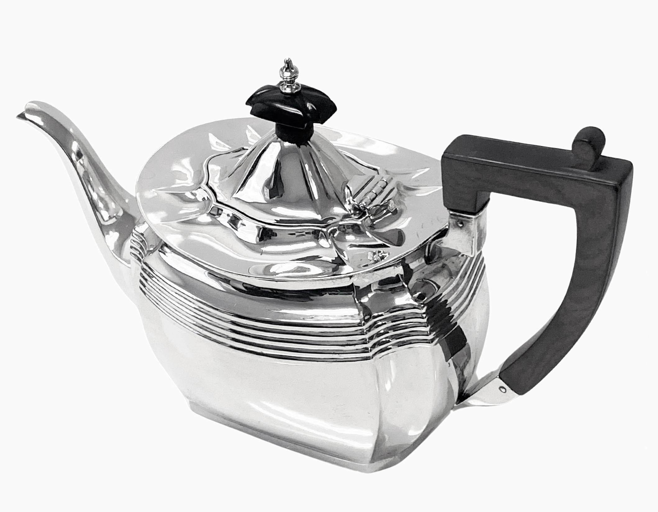 Georgian Antique Canadian Sterling silver Teapot Toronto C.1900 Roden Bros For Sale