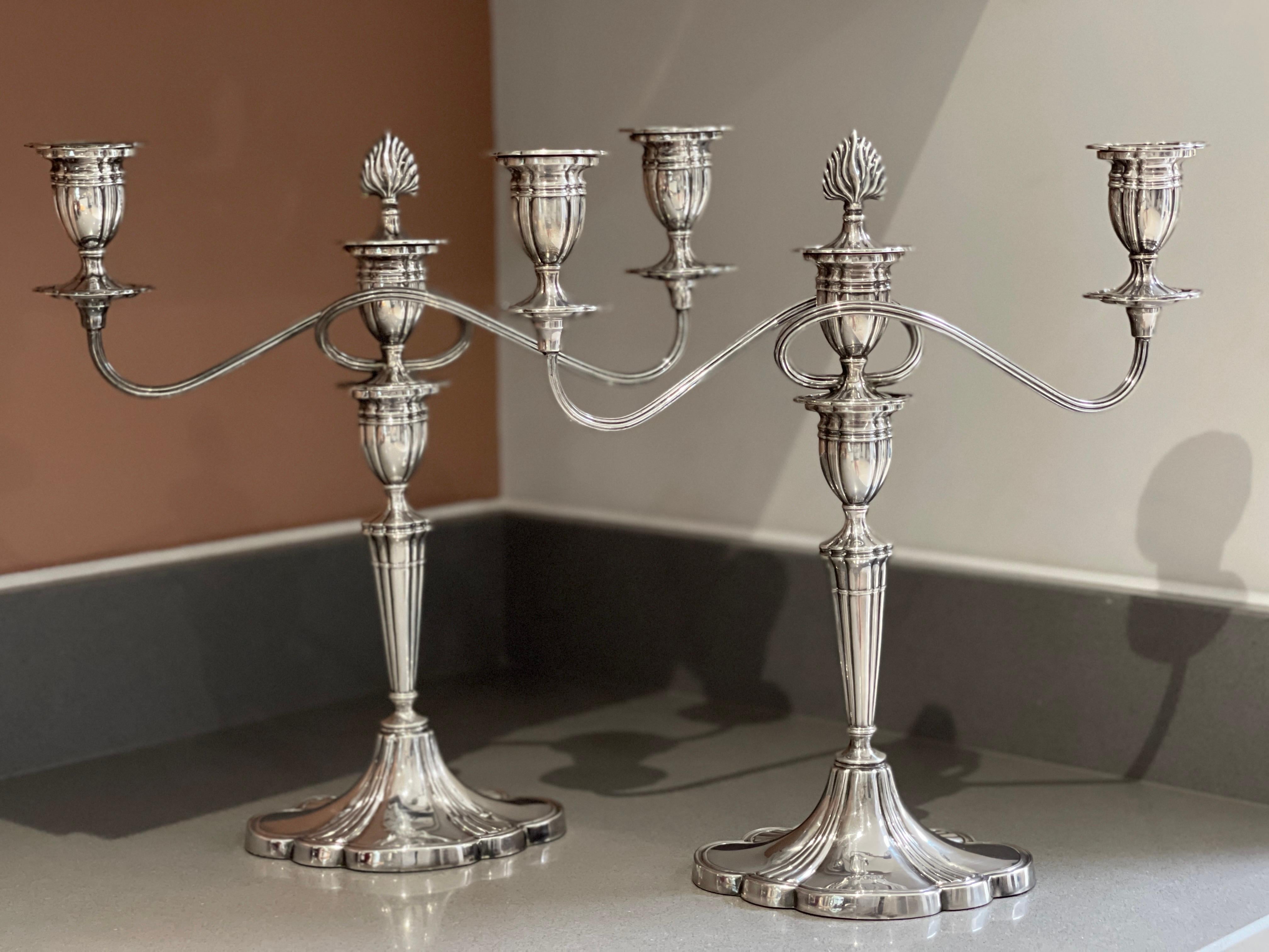 A pair of elegant and pure sterling silver 925 large antique hallmarked three light candelabra in the late 19th century taste.
These fine candelabra have shaped oval bases and fluted stems. All the nozzles are fully detachable to assist in cleaning.