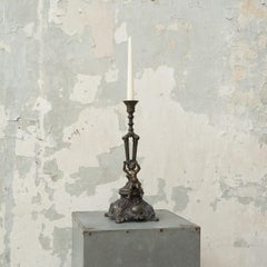 Bougeoir ancien en fonte d'acier avec putto Fin du 19e siècle