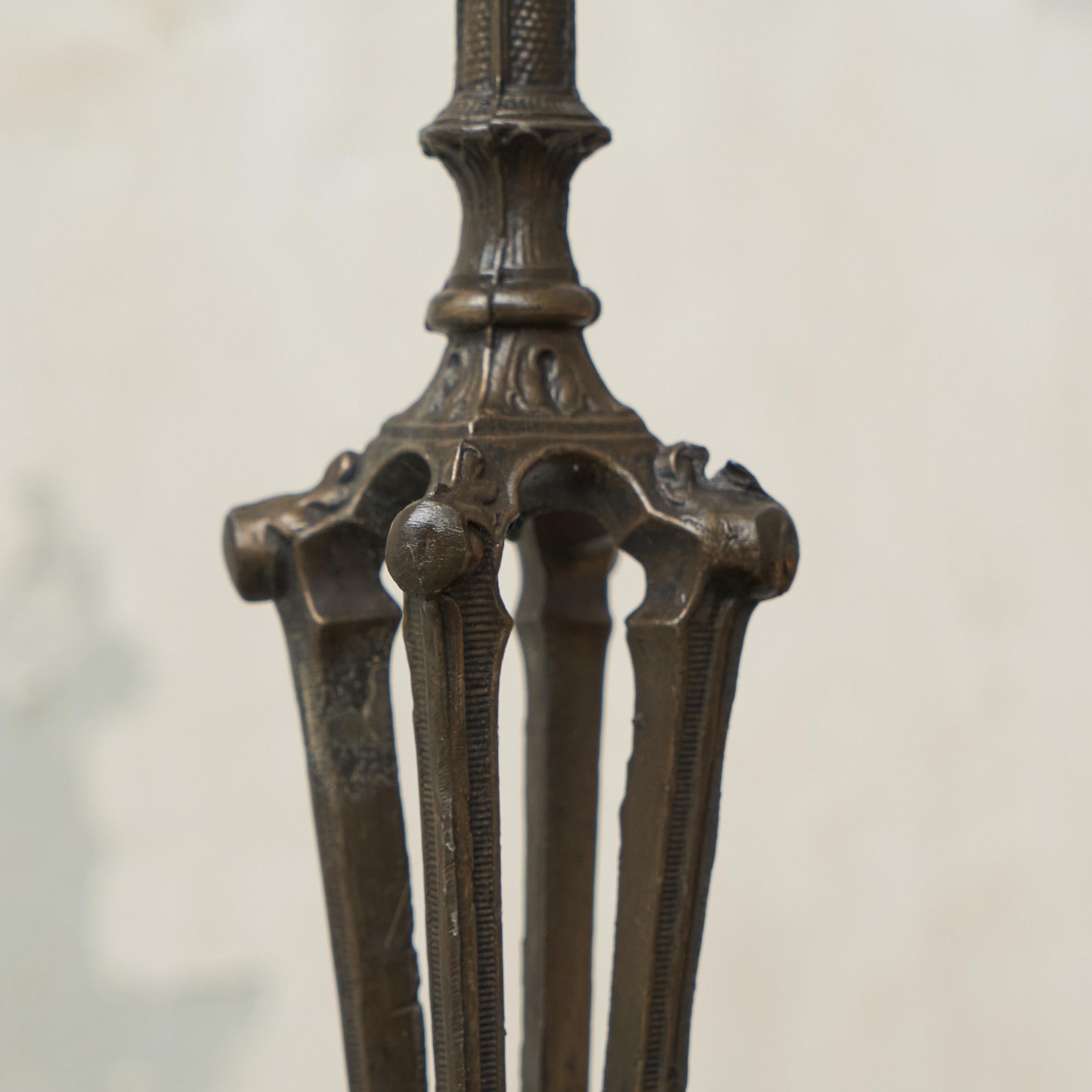 Antiguo Candelabro de Fundición de Yeso con Putto Finales del Siglo XIX siglo XIX en venta