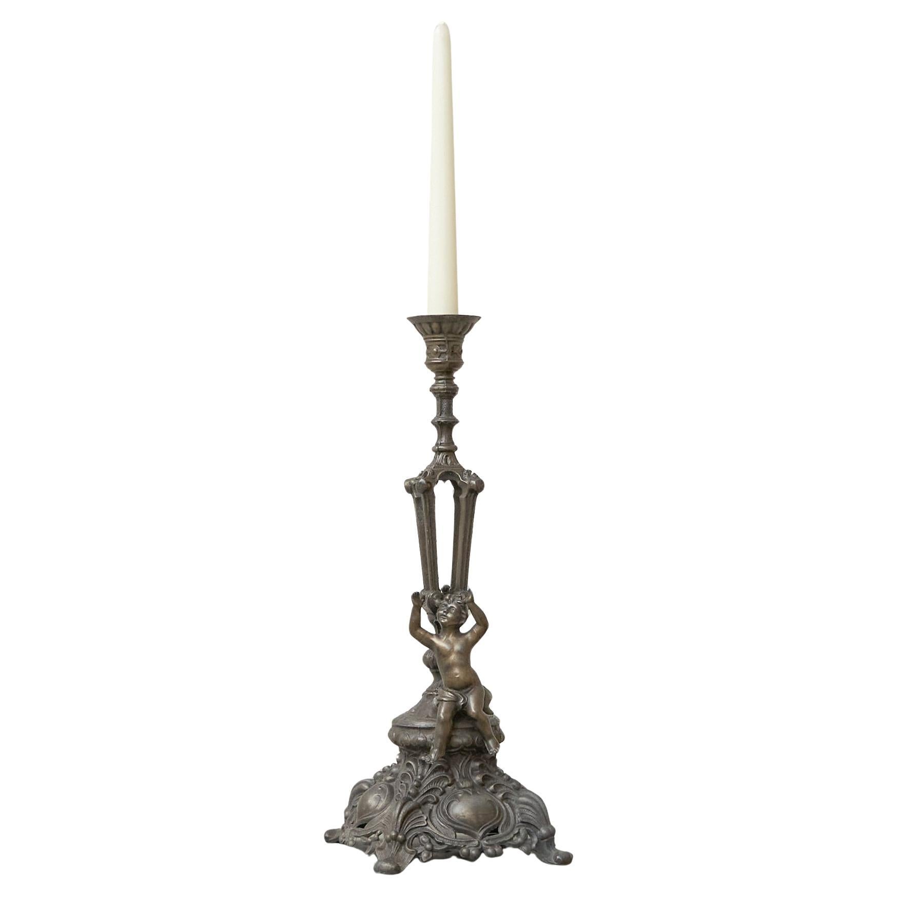 Antiguo Candelabro de Fundición de Yeso con Putto Finales del Siglo XIX en venta